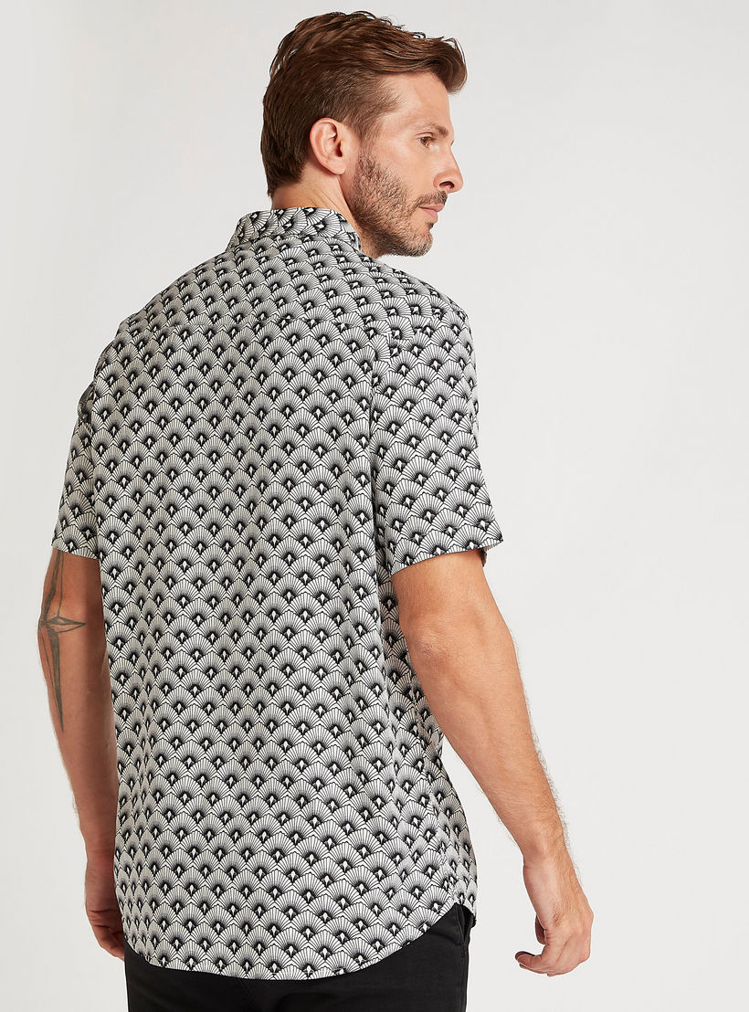 قميص سليم فيت بطبعات وأكمام قصيرة-men-clothing-shirts-image-2