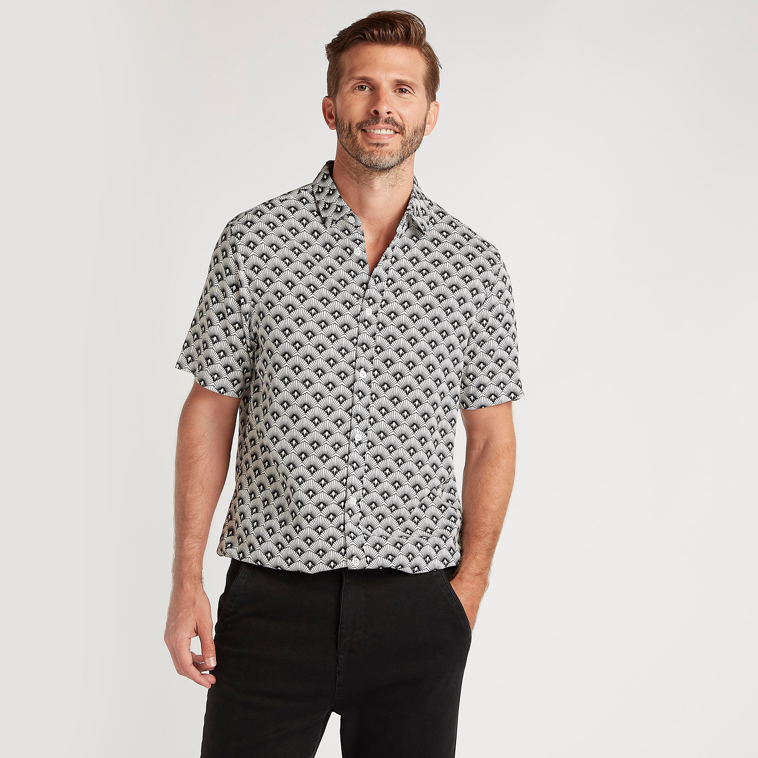قميص سليم فيت بطبعات وأكمام قصيرة-men-clothing-shirts-image-1