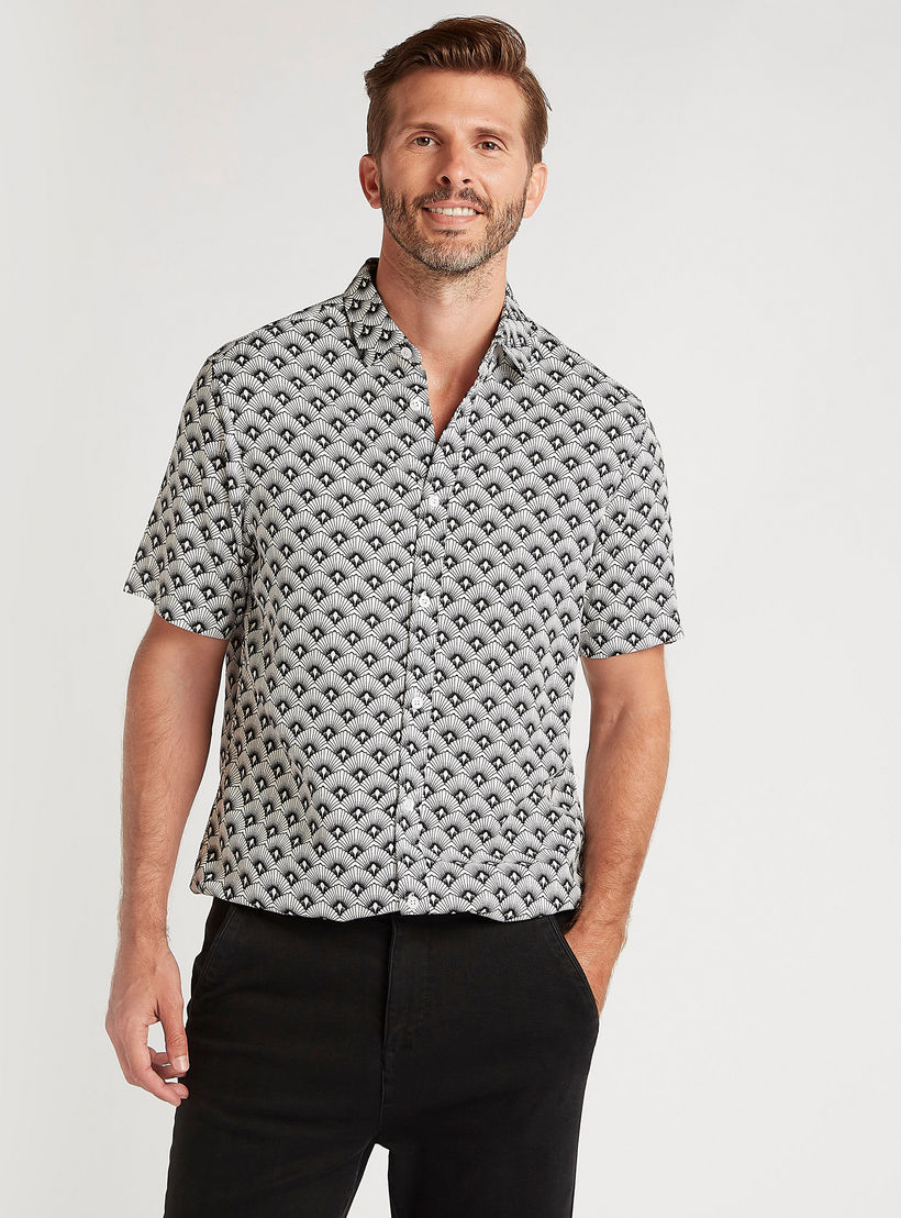 قميص سليم فيت بطبعات وأكمام قصيرة-men-clothing-shirts-image-1