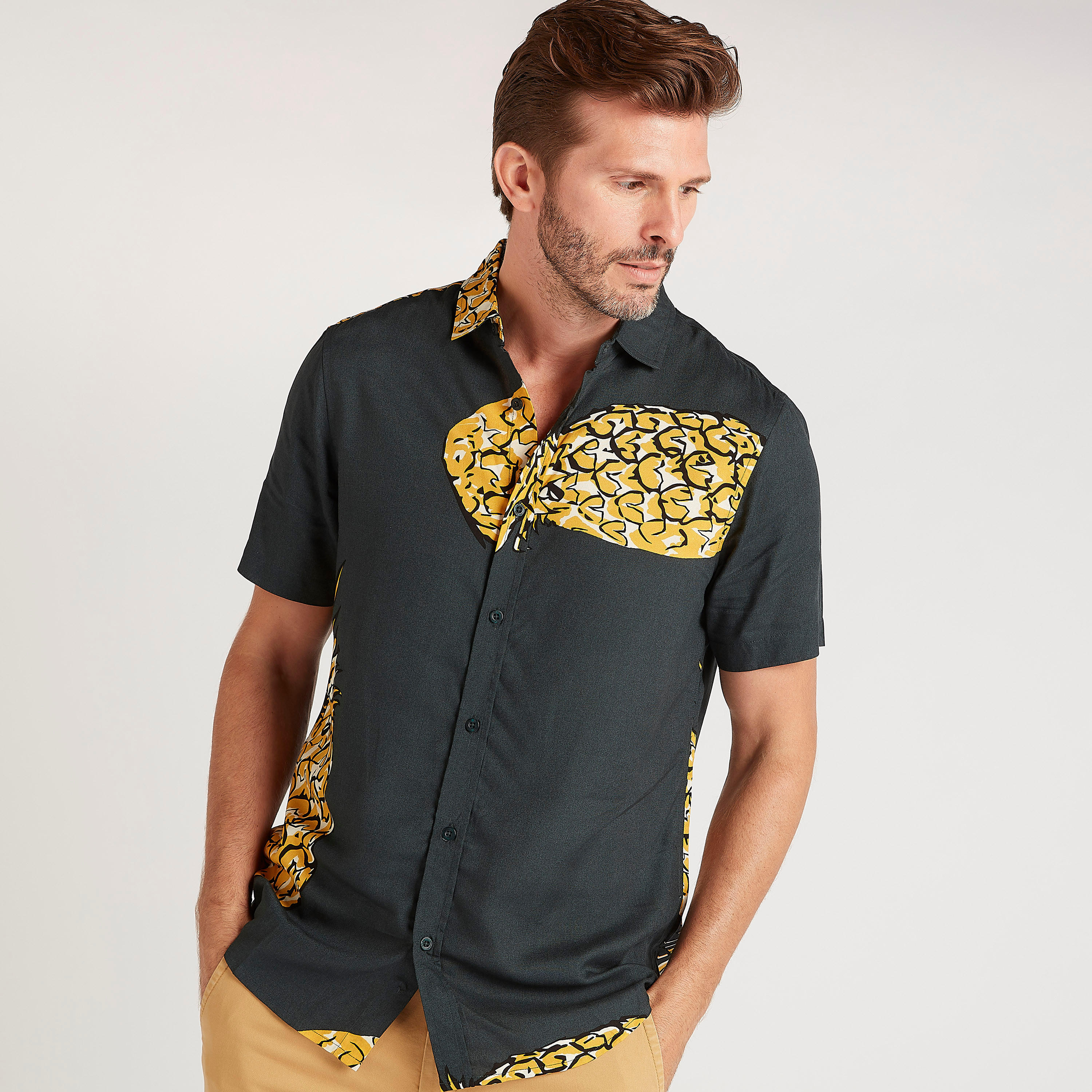 قميص سليم فيت بطبعات وأكمام قصيرة-men-clothing-shirts-image-1