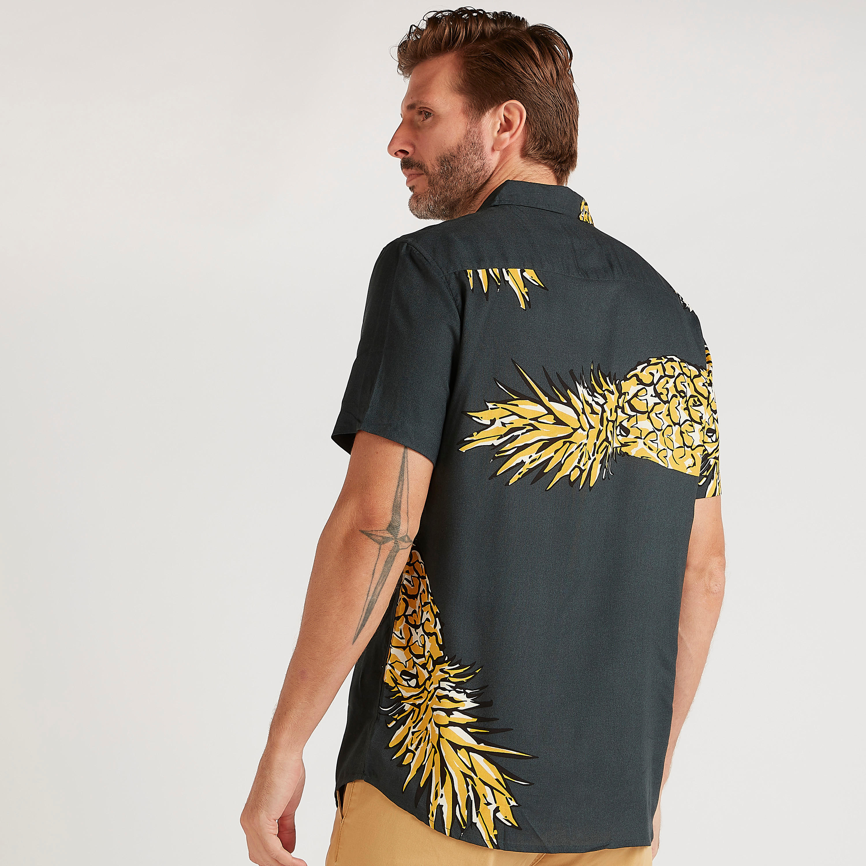 قميص سليم فيت بطبعات وأكمام قصيرة-men-clothing-shirts-image-4