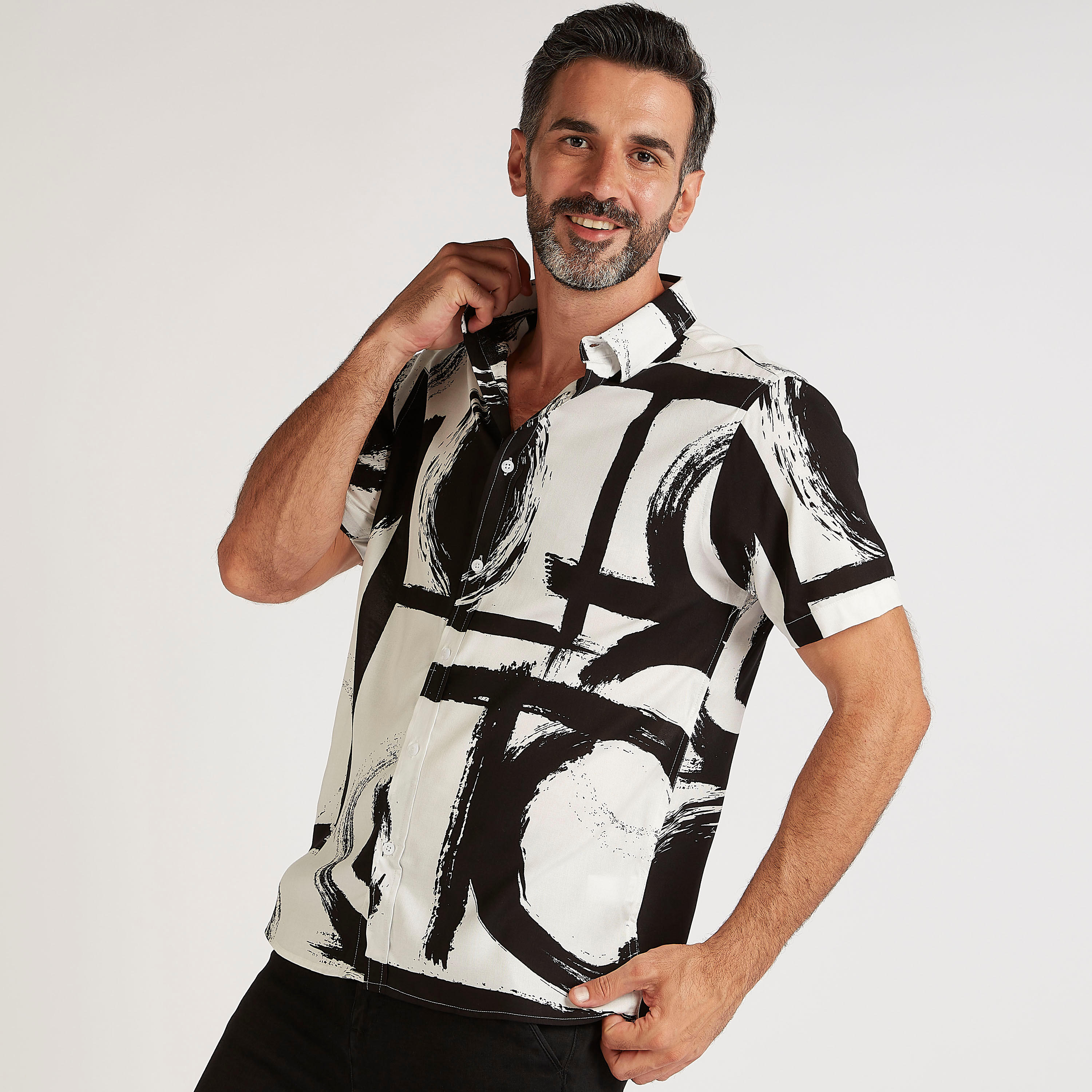 قميص سليم فيت بطبعات وأكمام قصيرة-men-clothing-shirts-image-1