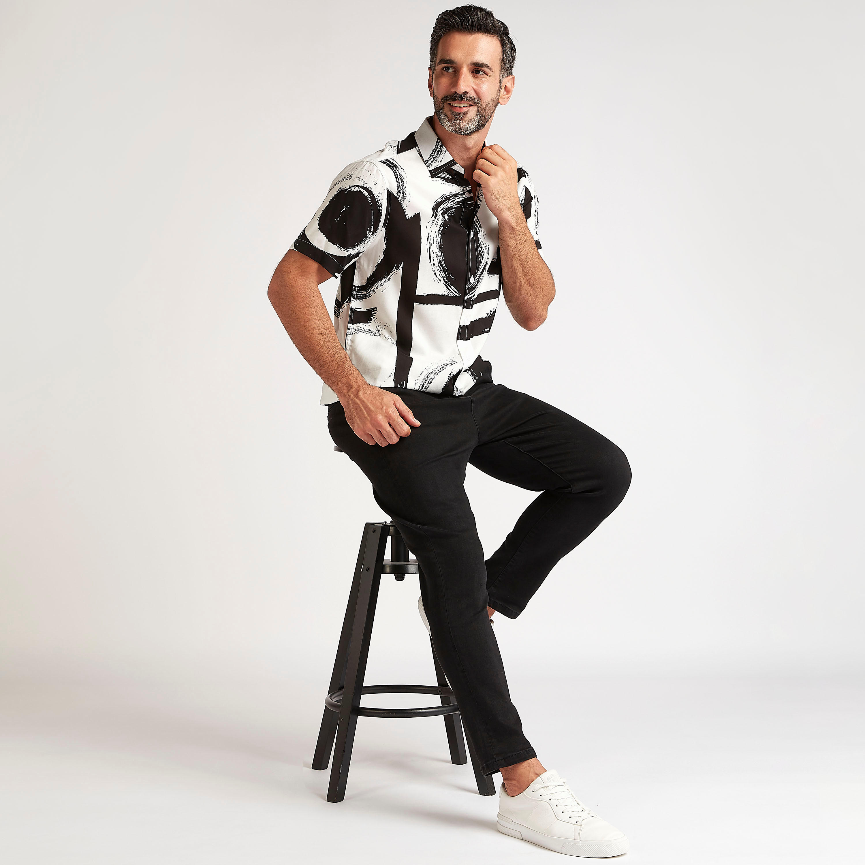 قميص سليم فيت بطبعات وأكمام قصيرة-men-clothing-shirts-image-5