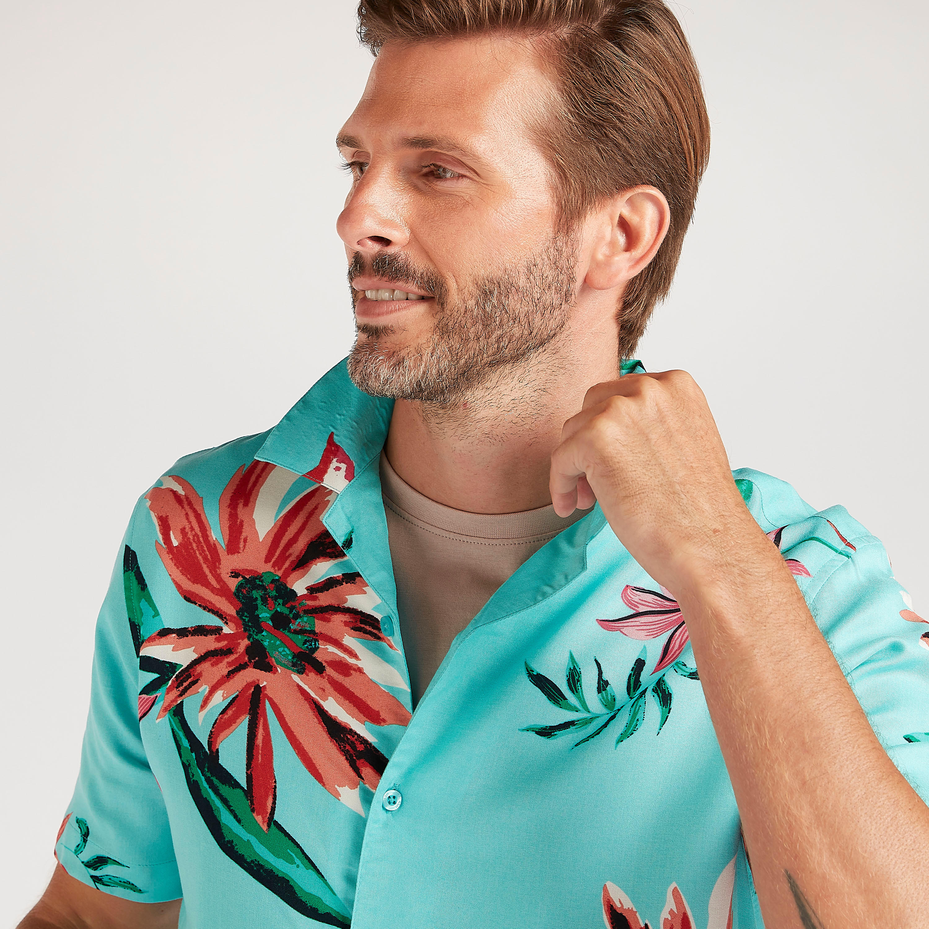 قميص بقصّة سليم بأكمام قصيرة وطبعات أزهار من آيكونيك-men-clothing-shirts-image-3