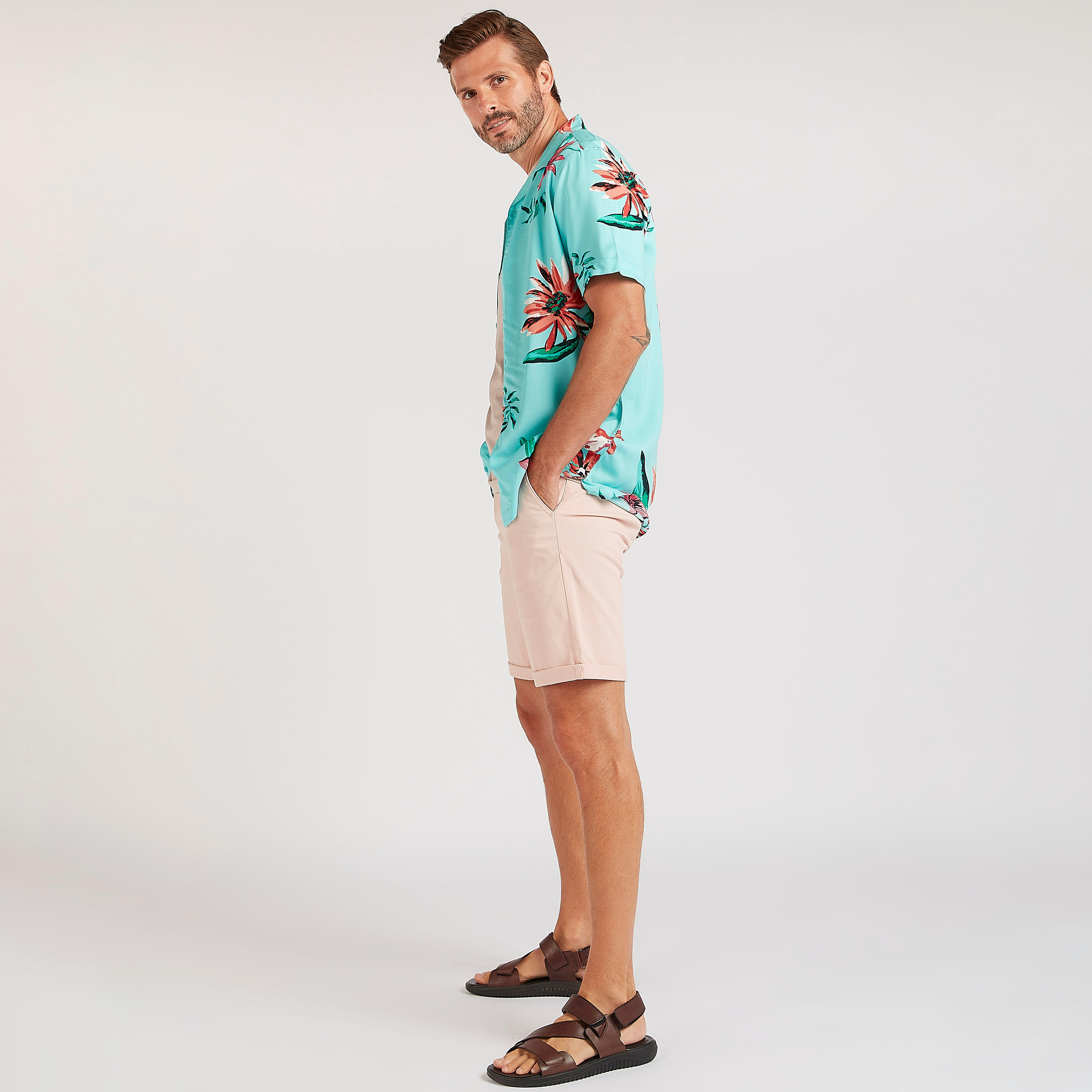 قميص بقصّة سليم بأكمام قصيرة وطبعات أزهار من آيكونيك-men-clothing-shirts-image-5