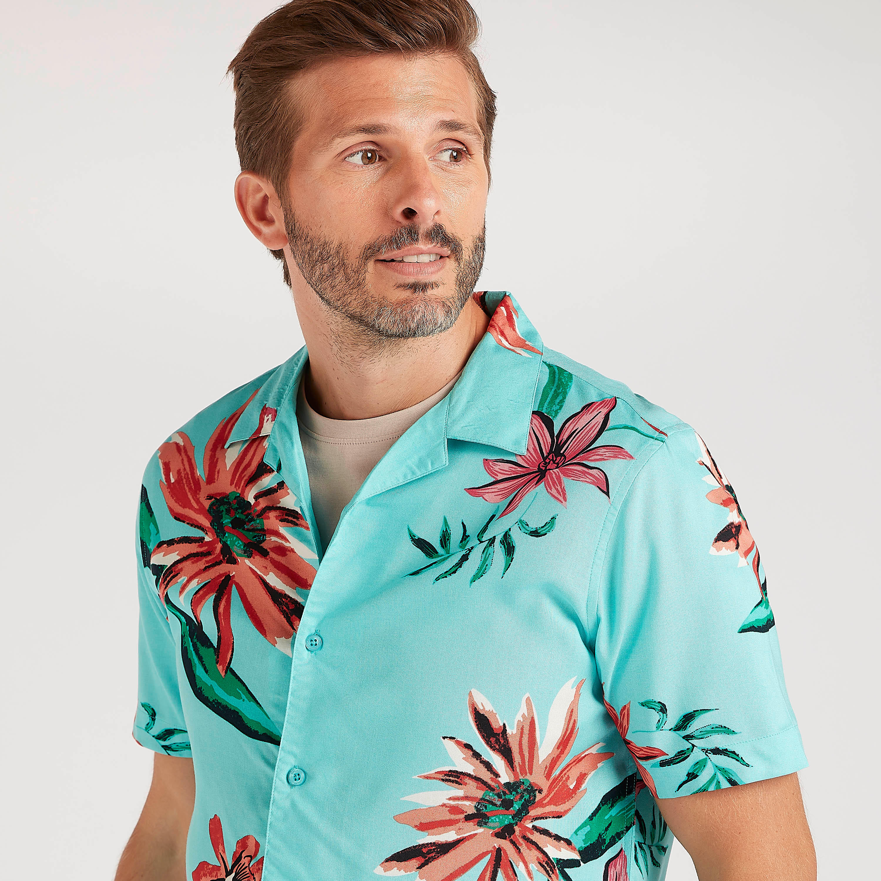 قميص بقصّة سليم بأكمام قصيرة وطبعات أزهار من آيكونيك-men-clothing-shirts-image-6