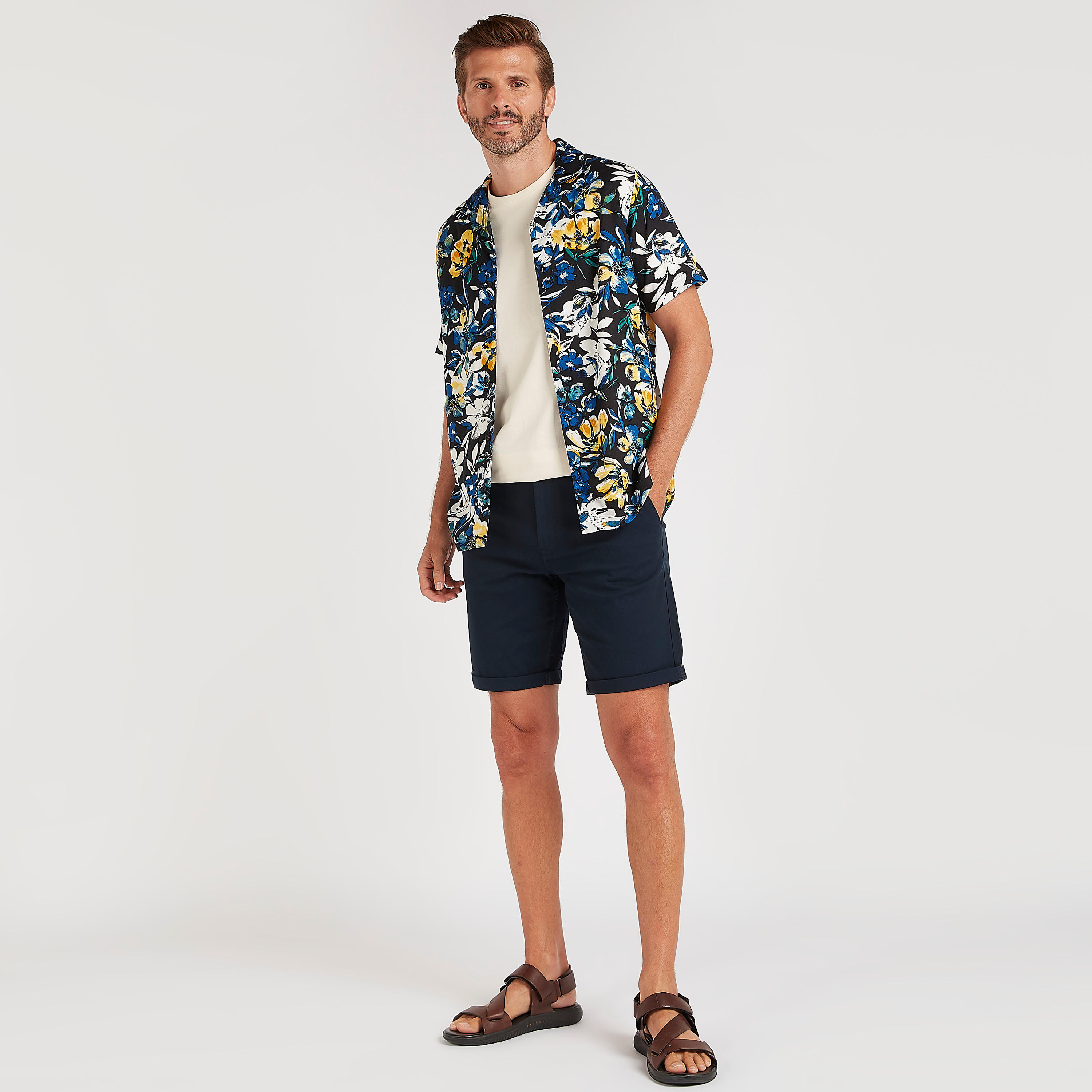 قميص بقصّة سليم بأكمام قصيرة وطبعات أزهار من آيكونيك-men-clothing-shirts-image-6