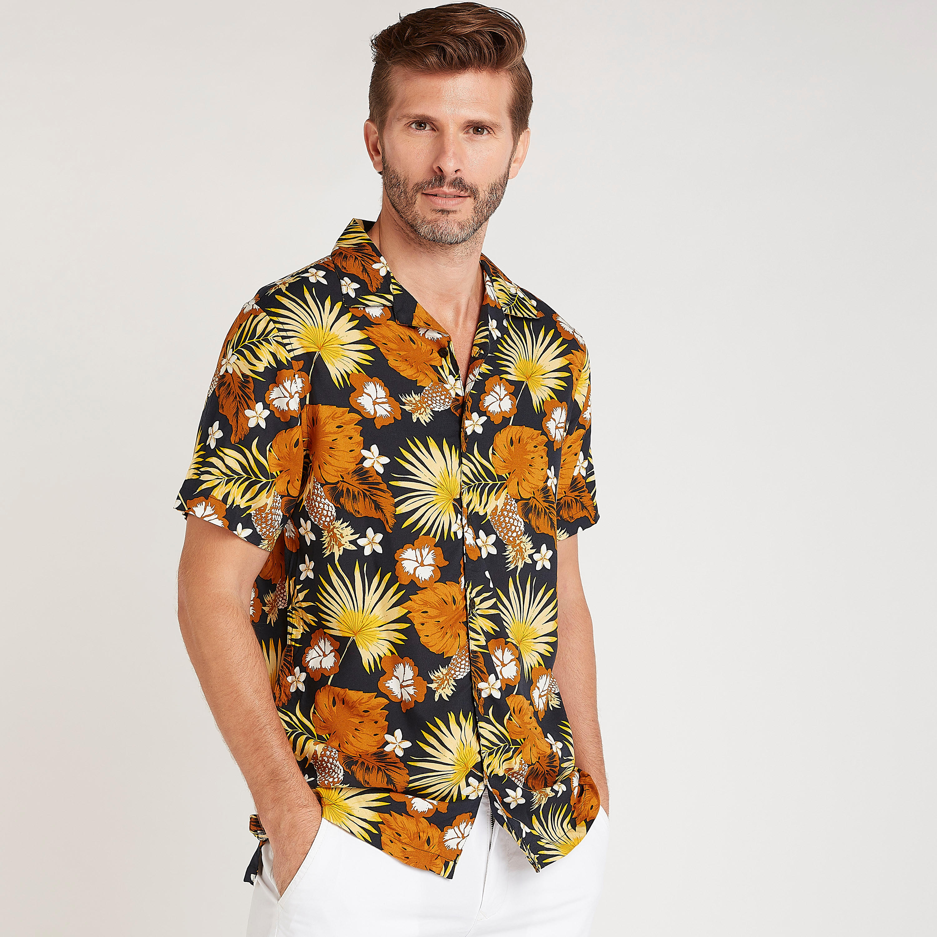 قميص بقصّة سليم بأكمام قصيرة وطبعات أزهار من آيكونيك-men-clothing-shirts-image-1