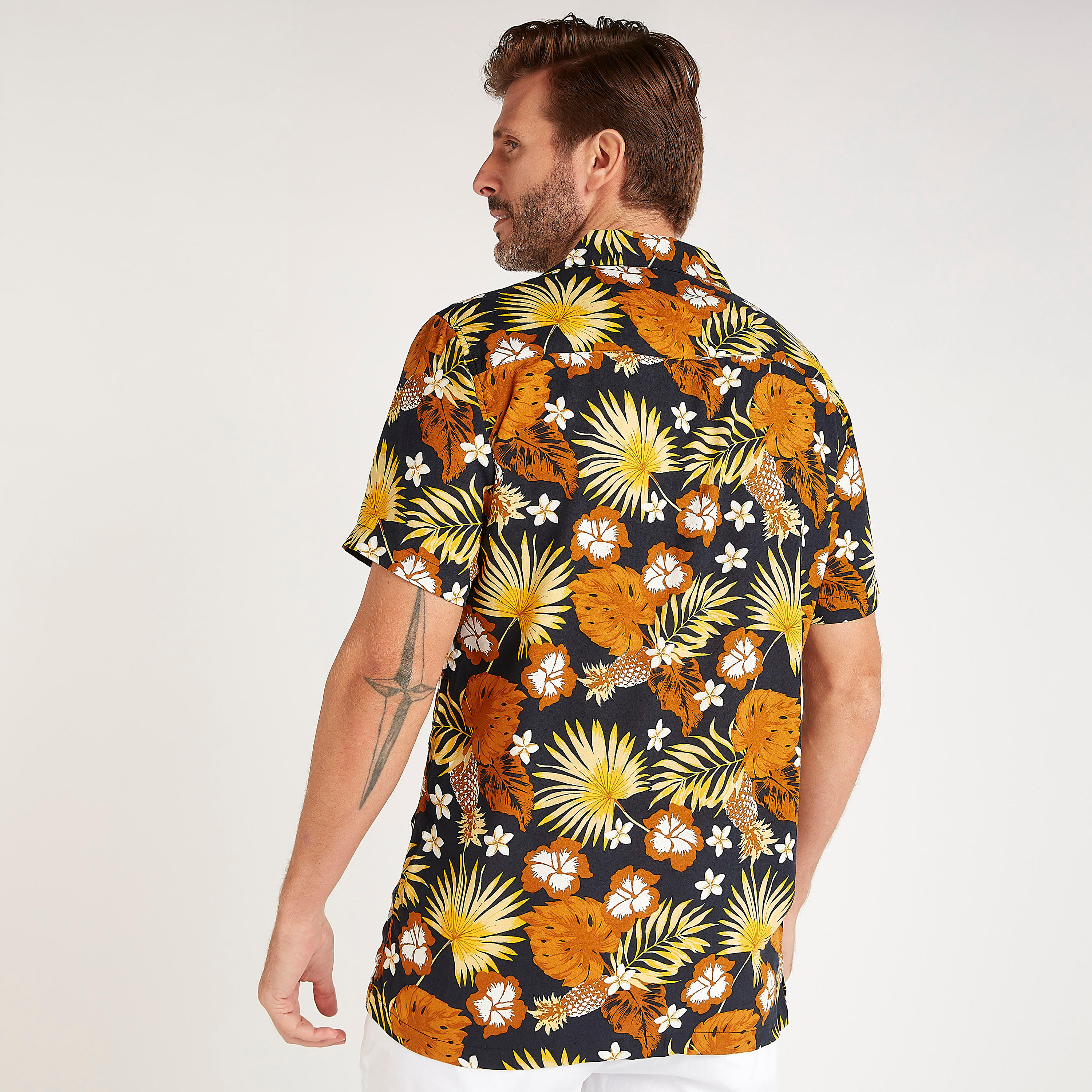 قميص بقصّة سليم بأكمام قصيرة وطبعات أزهار من آيكونيك-men-clothing-shirts-image-4
