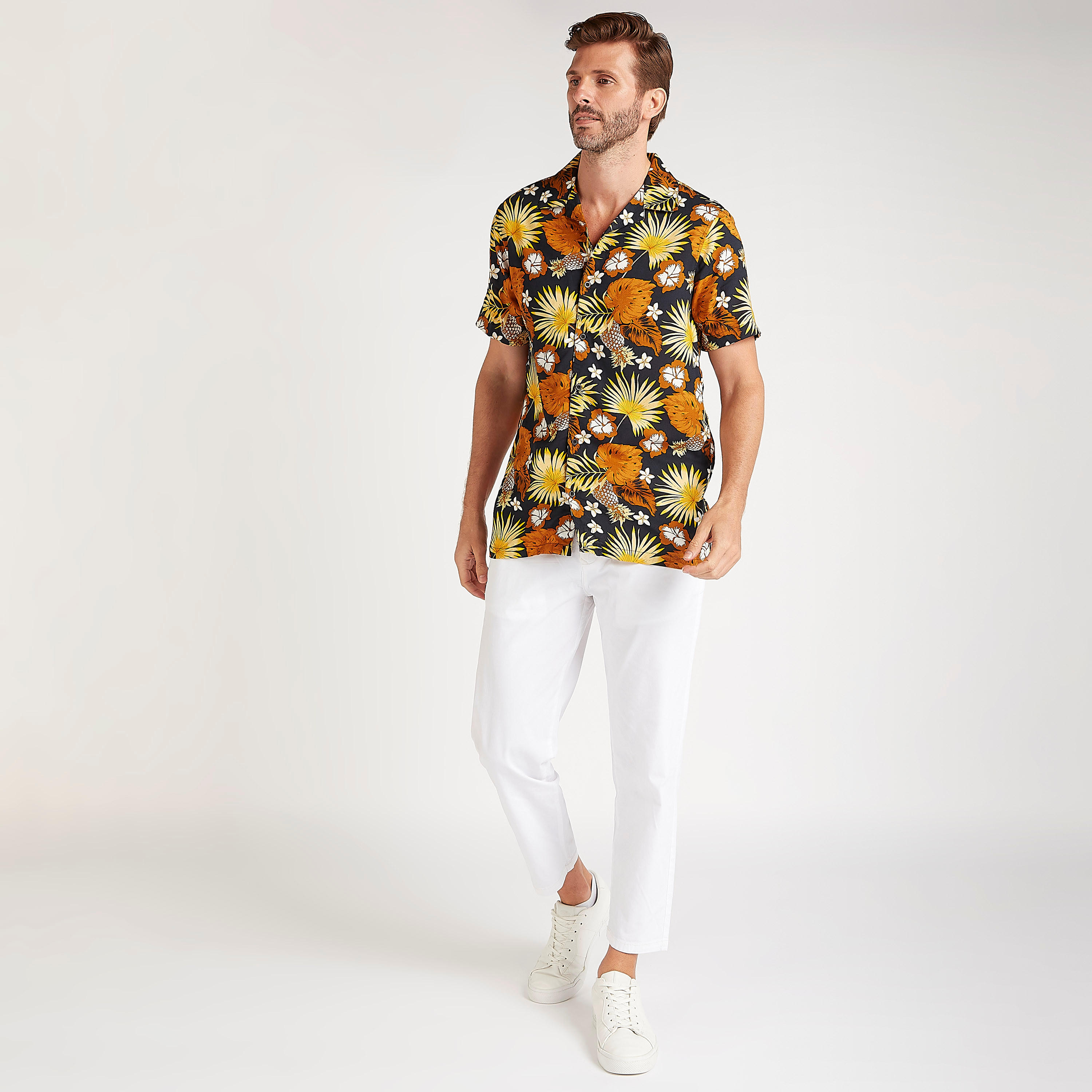 قميص بقصّة سليم بأكمام قصيرة وطبعات أزهار من آيكونيك-men-clothing-shirts-image-5