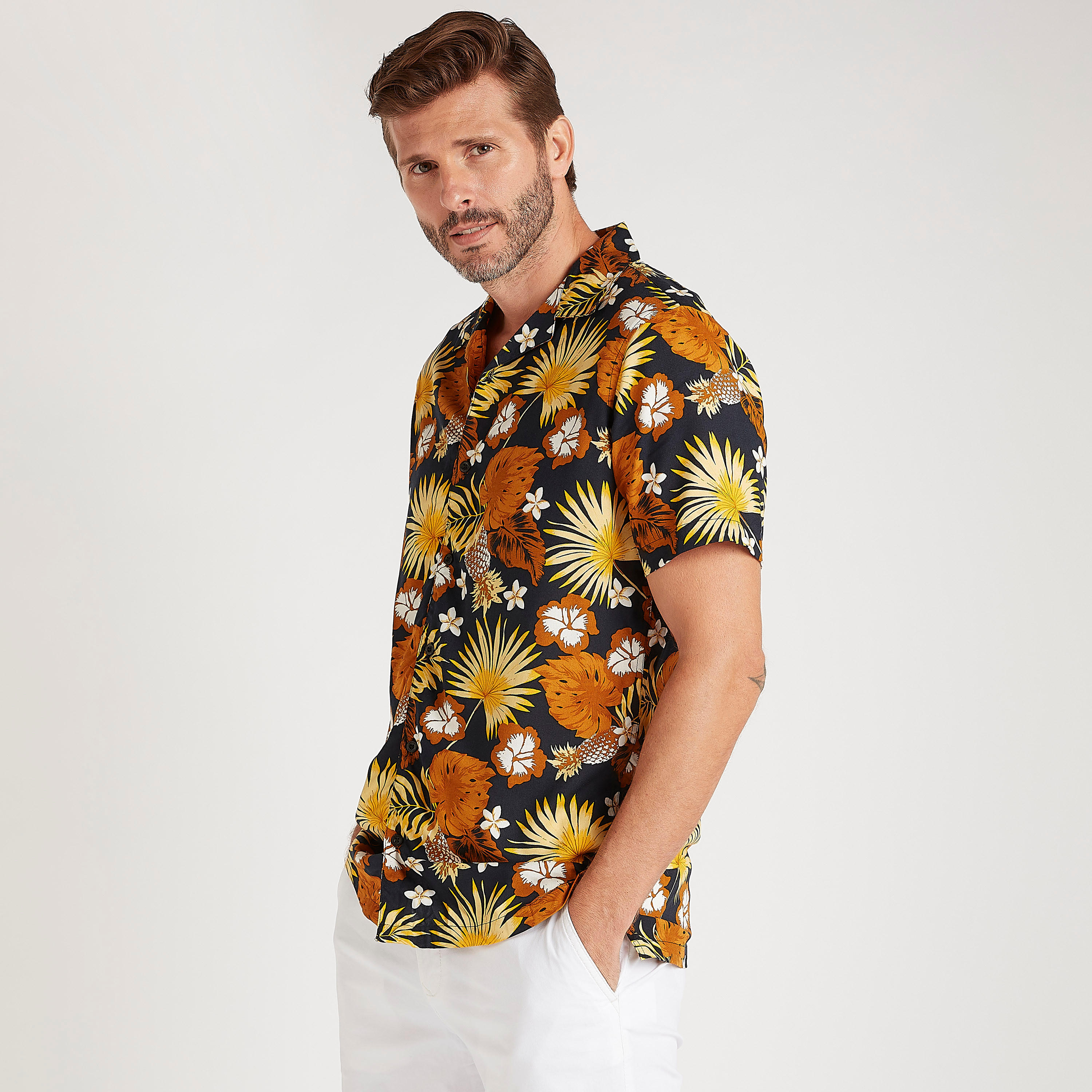 قميص بقصّة سليم بأكمام قصيرة وطبعات أزهار من آيكونيك-men-clothing-shirts-image-6