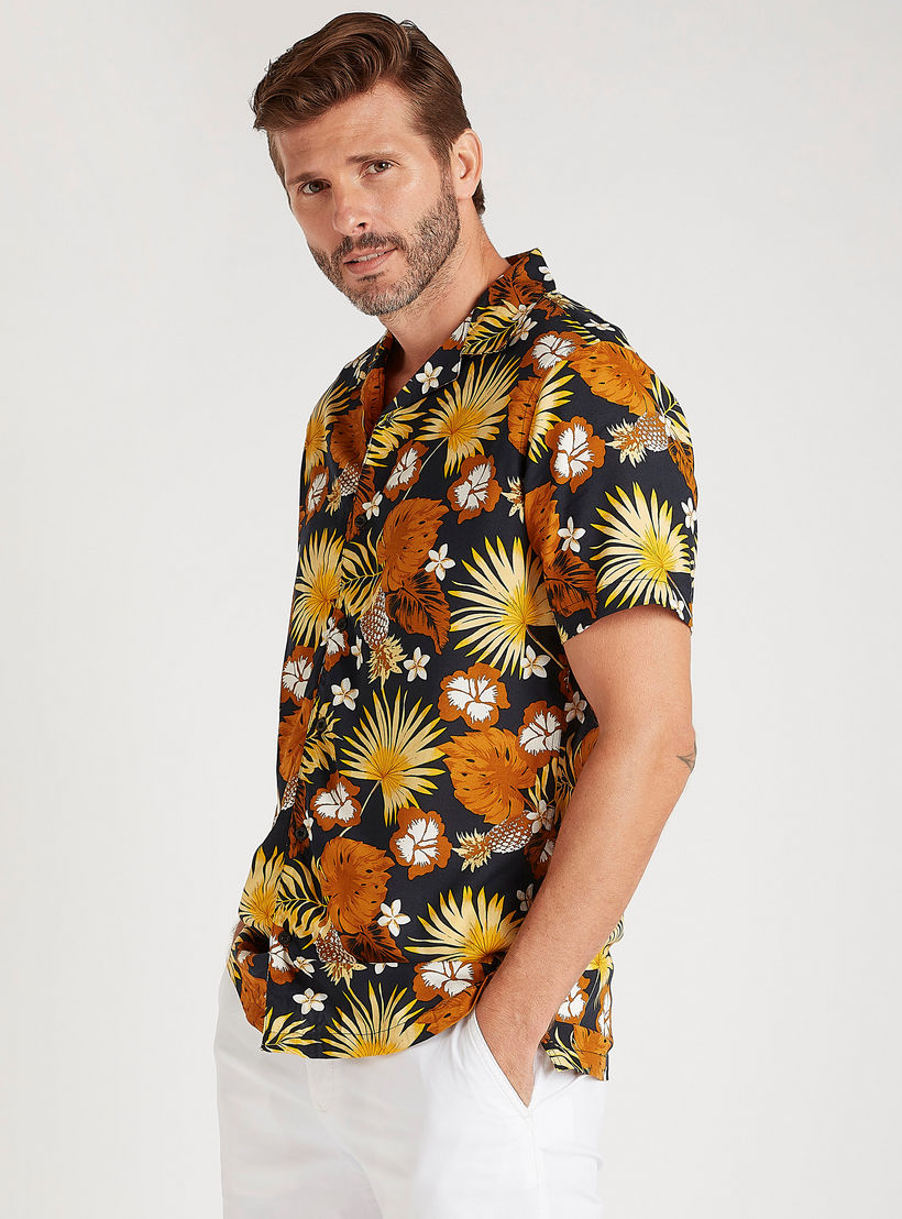 قميص بقصّة سليم بأكمام قصيرة وطبعات أزهار من آيكونيك-men-clothing-shirts-image-6