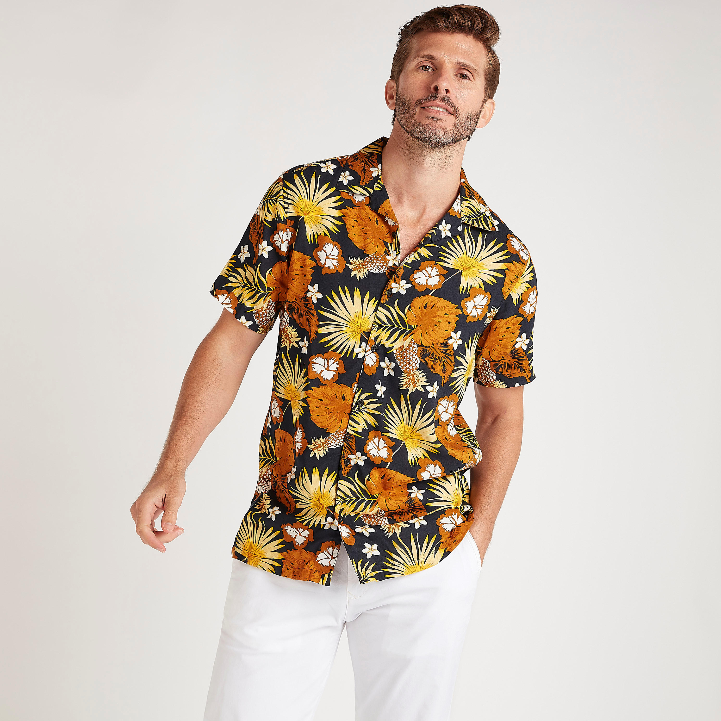 قميص بقصّة سليم بأكمام قصيرة وطبعات أزهار من آيكونيك-men-clothing-shirts-image-7