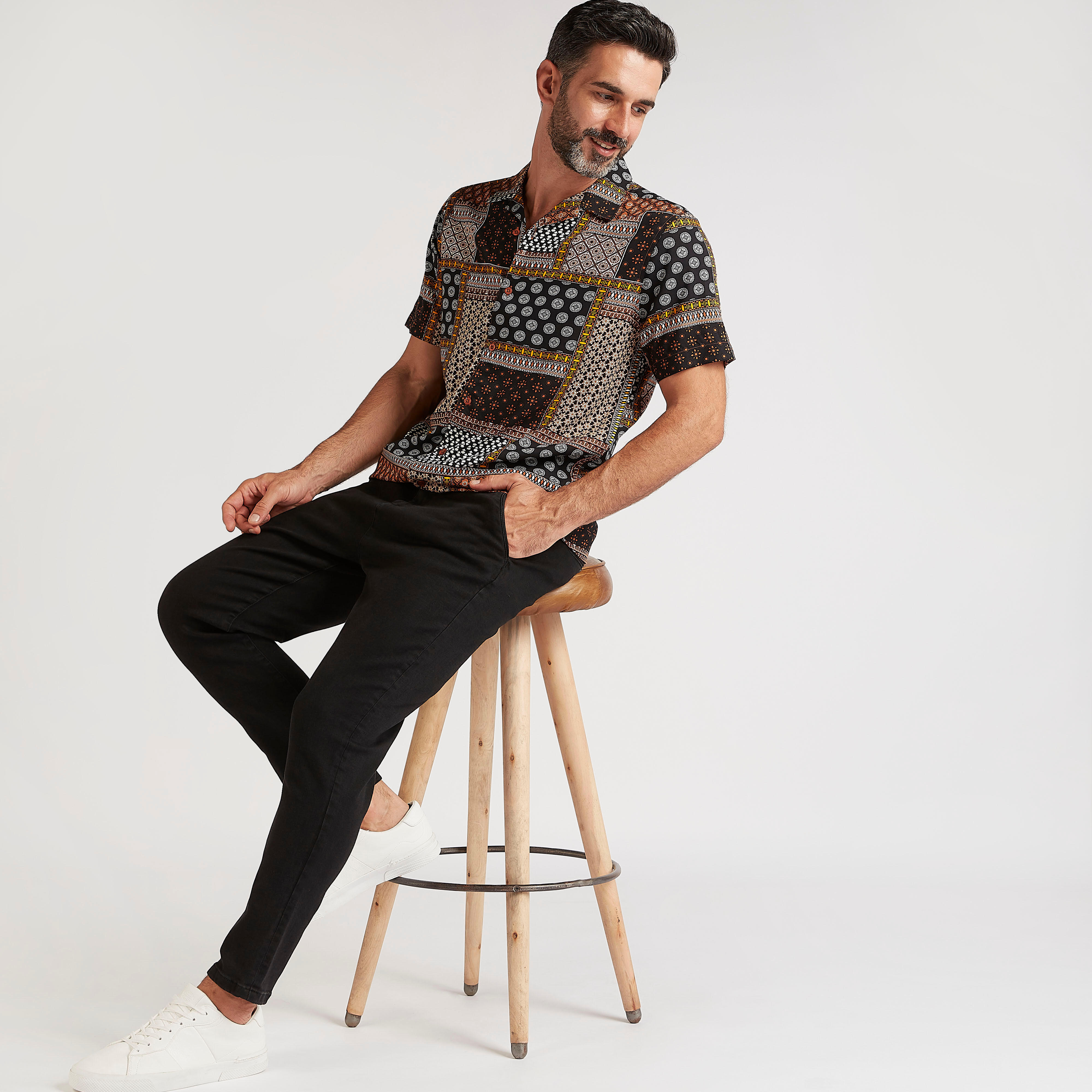 قميص سليم فيت بطبعات وأكمام قصيرة-men-clothing-shirts-image-5