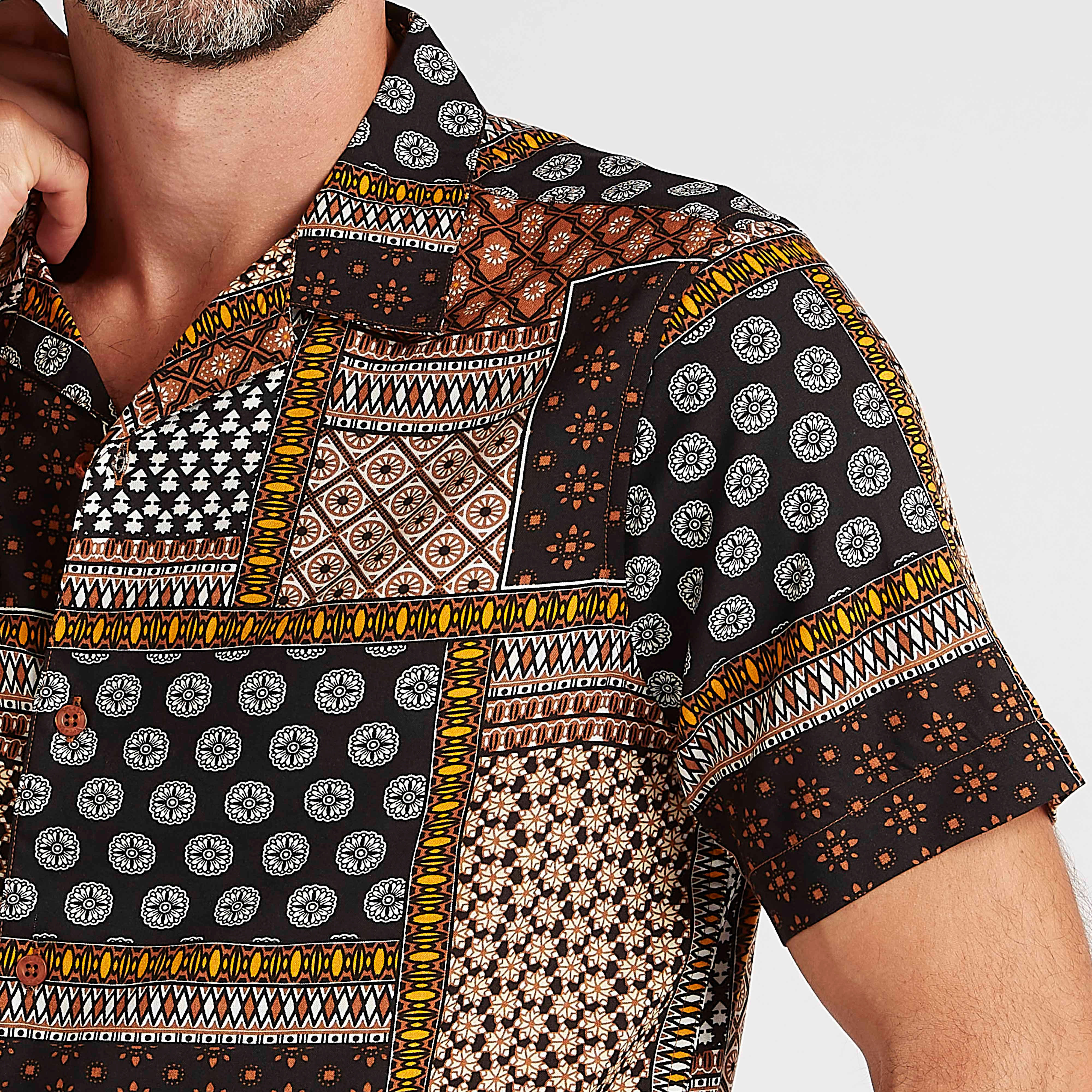 قميص سليم فيت بطبعات وأكمام قصيرة-men-clothing-shirts-image-3