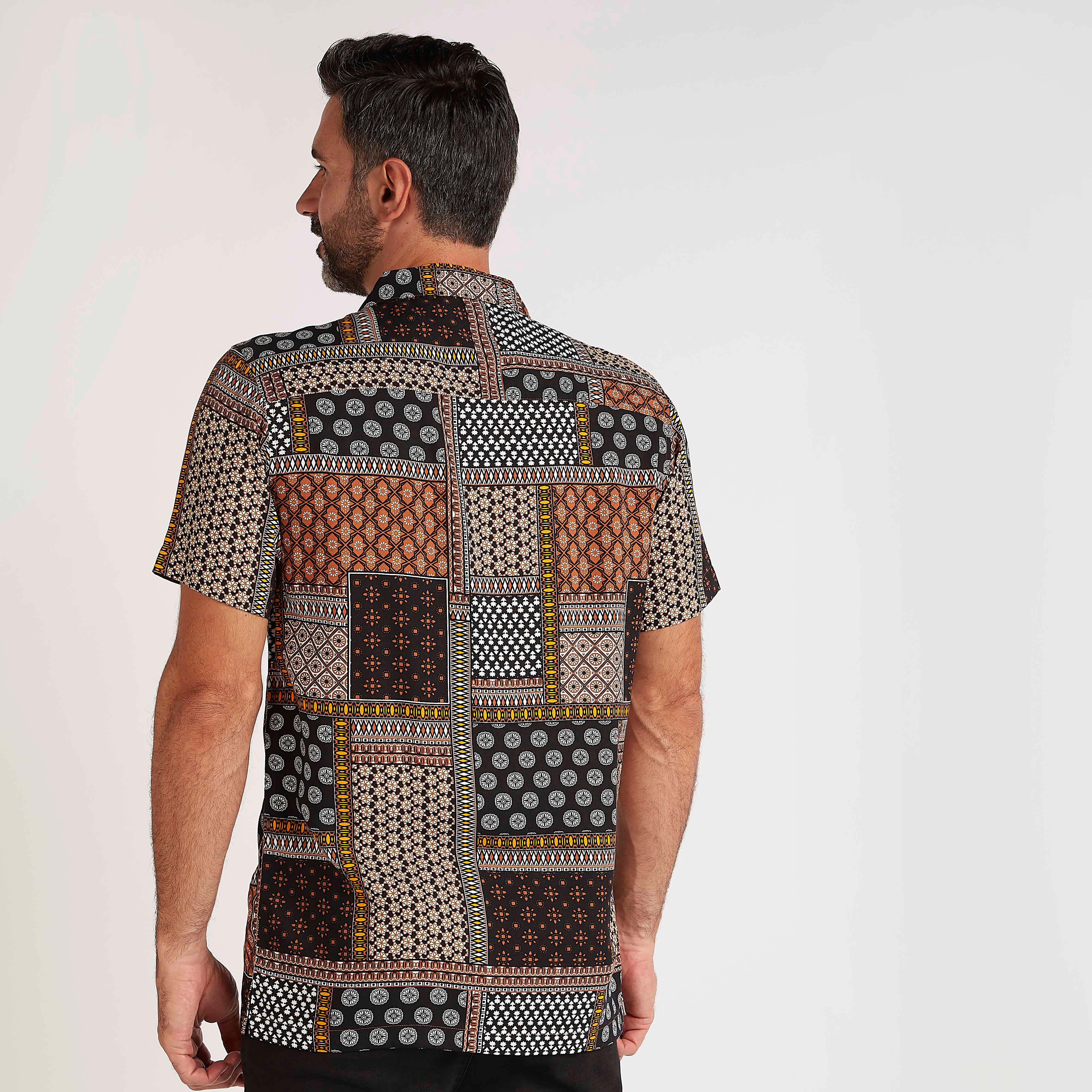 قميص سليم فيت بطبعات وأكمام قصيرة-men-clothing-shirts-image-2