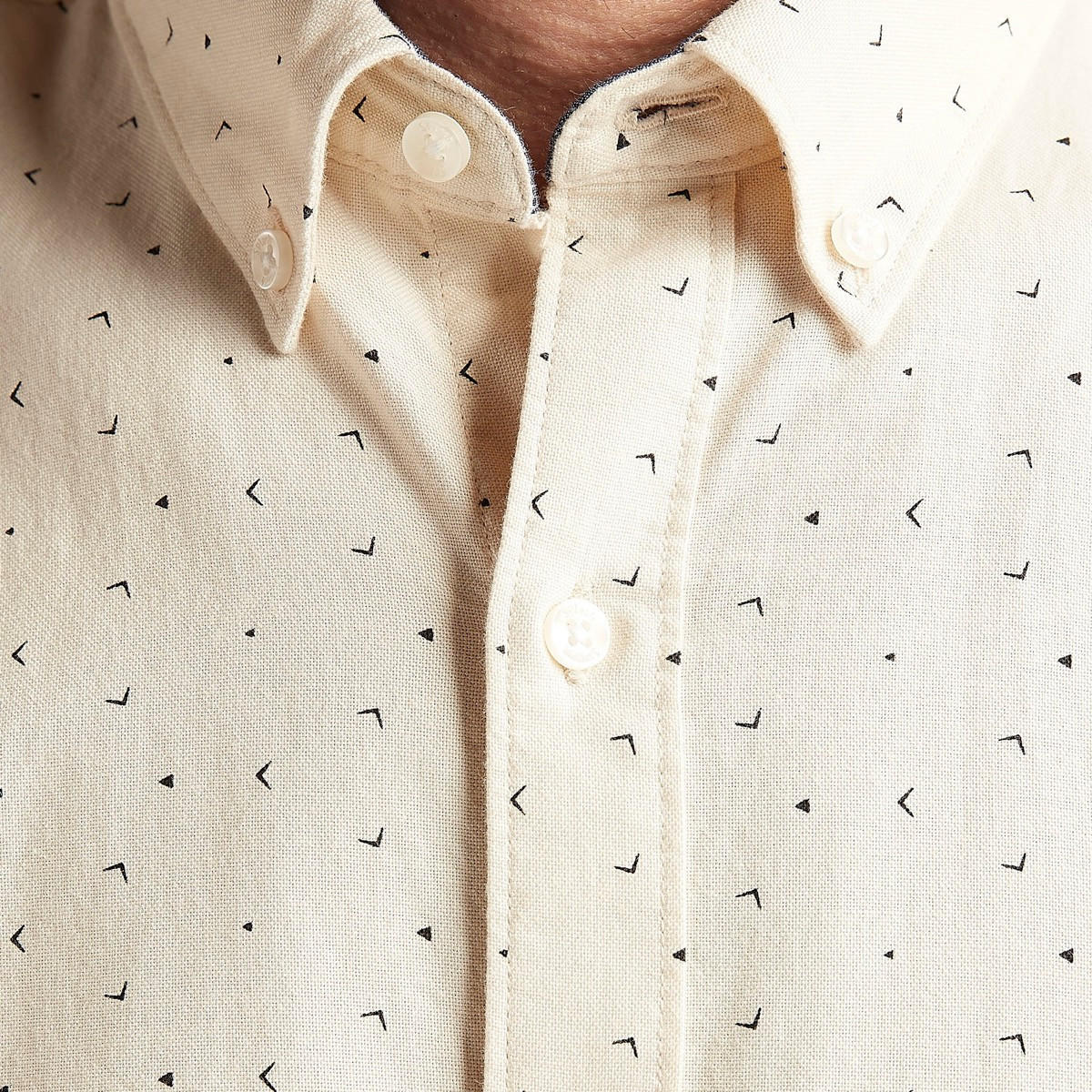 قميص بأكمام طويلة وزر سفلي وطبعات-men-clothing-shirts-image-2