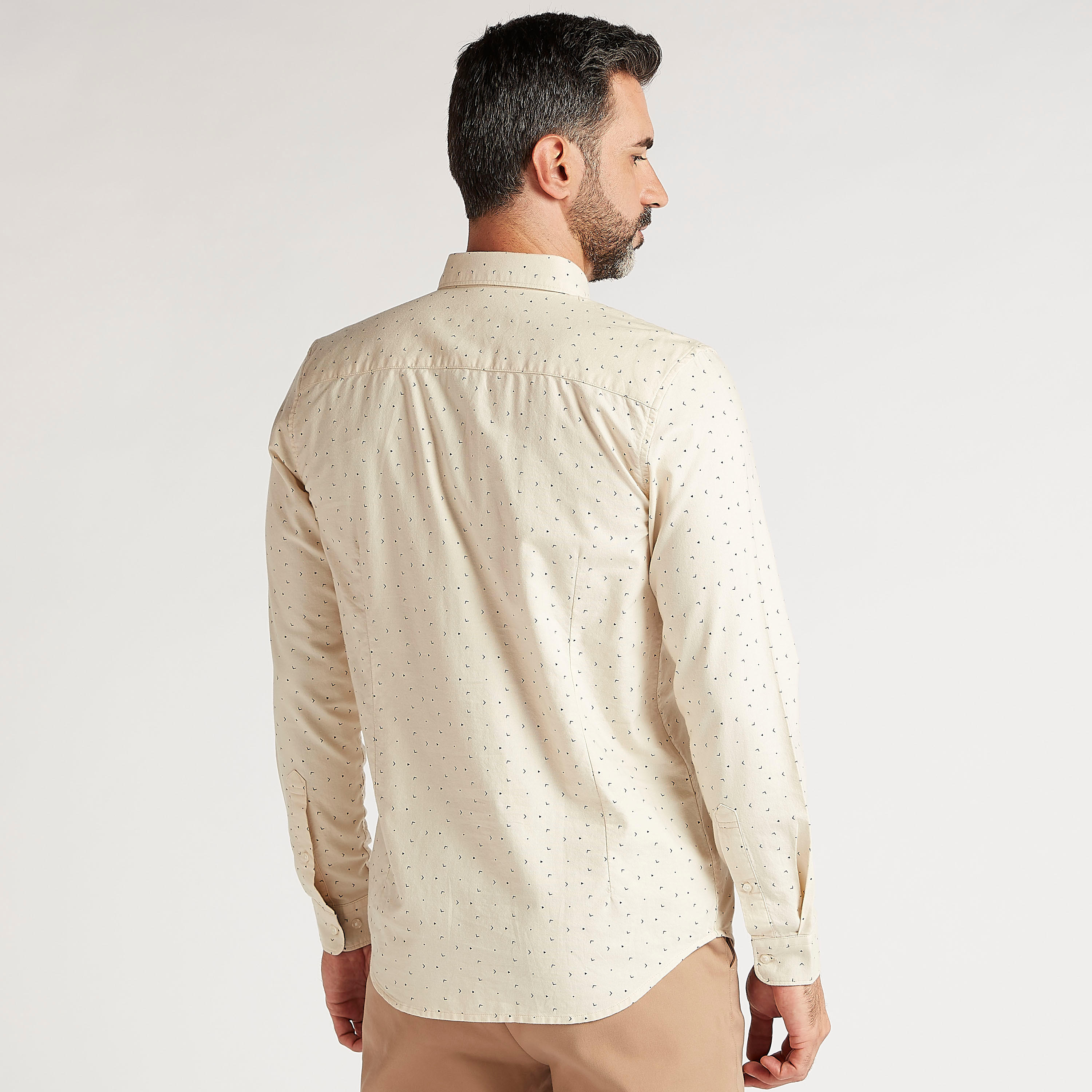 قميص بأكمام طويلة وزر سفلي وطبعات-men-clothing-shirts-image-1