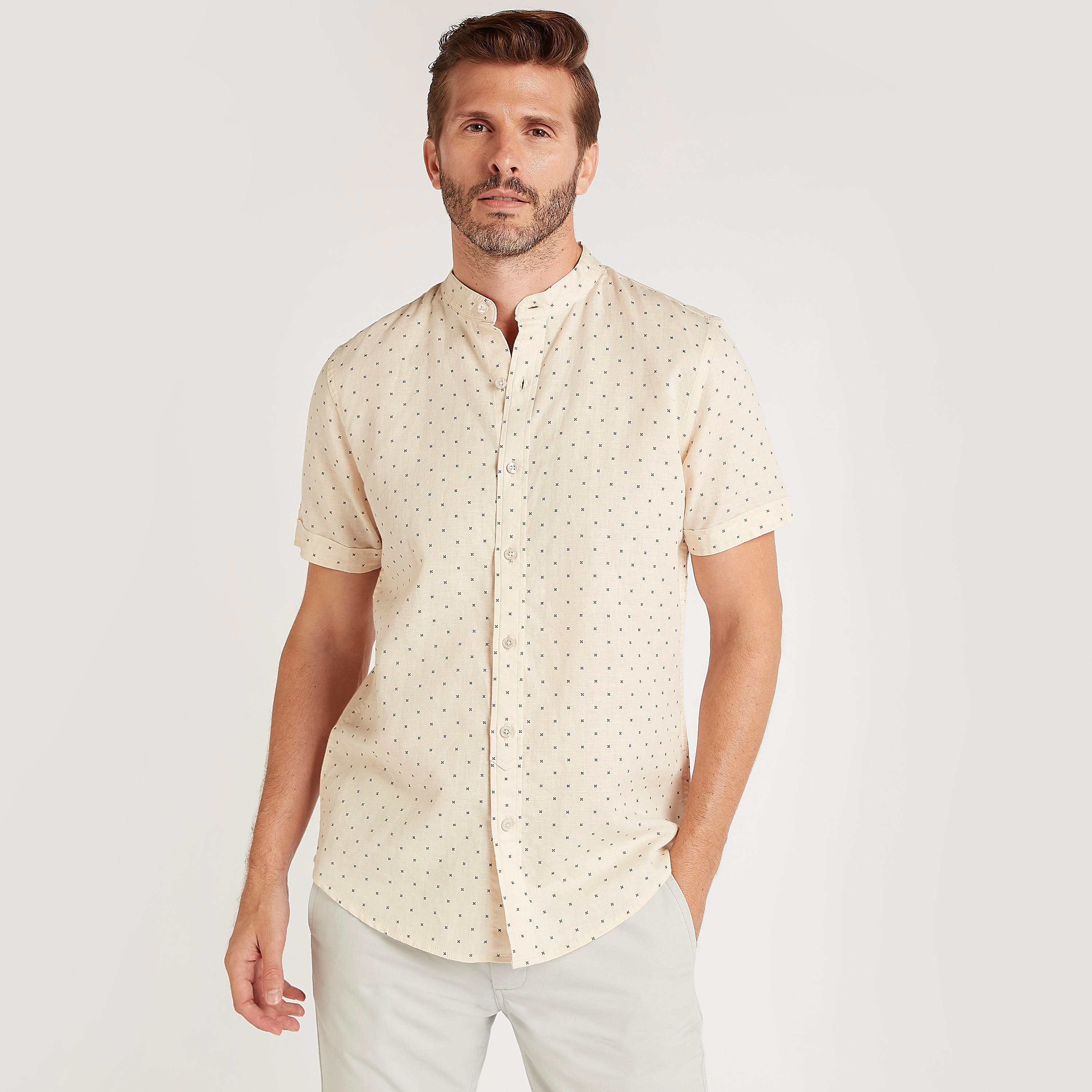 قميص بياقة ماندرين وأكمام قصيرة وطبعات-men-clothing-shirts-image-5