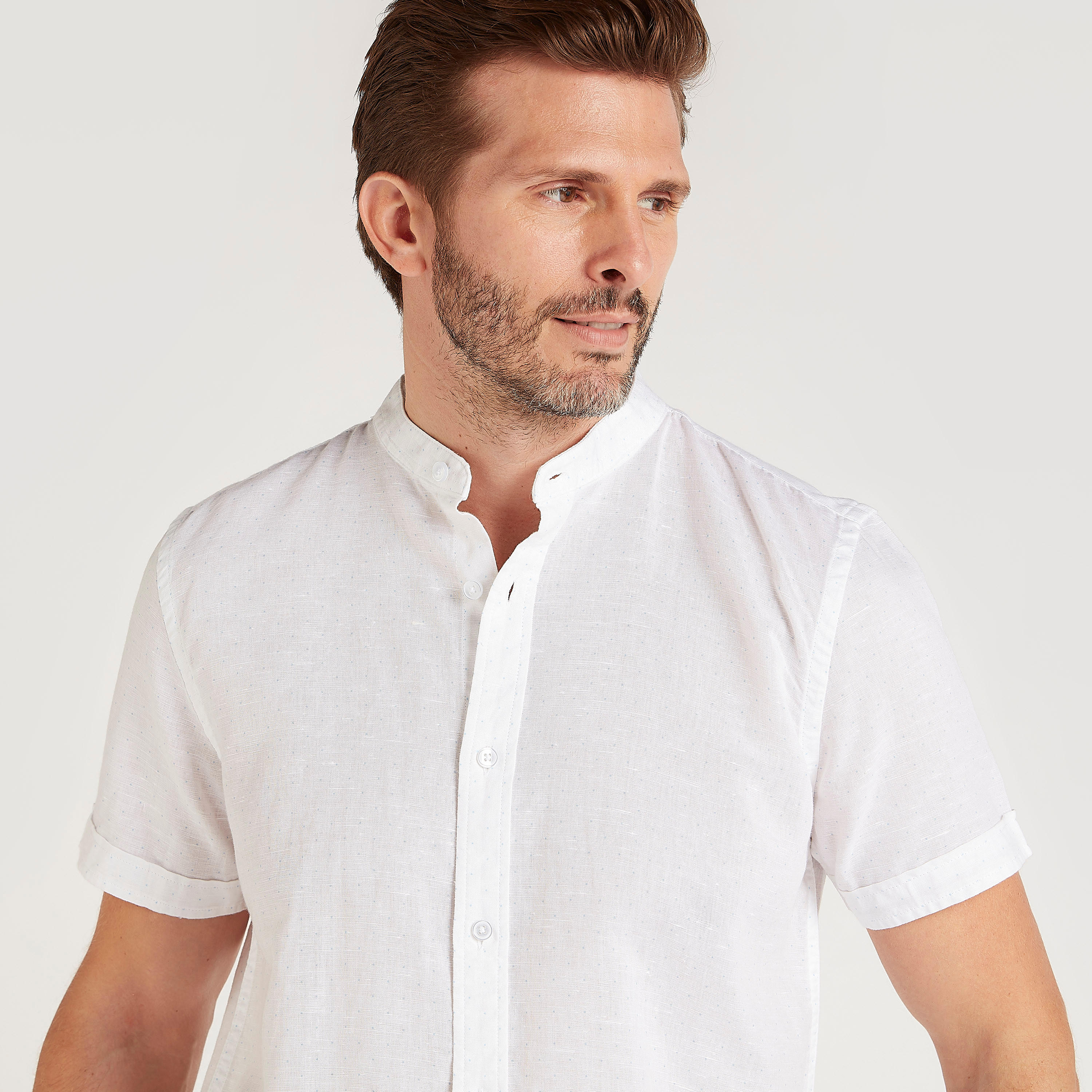 قميص بياقة ماندرين وأكمام قصيرة وطبعات-men-clothing-shirts-image-1