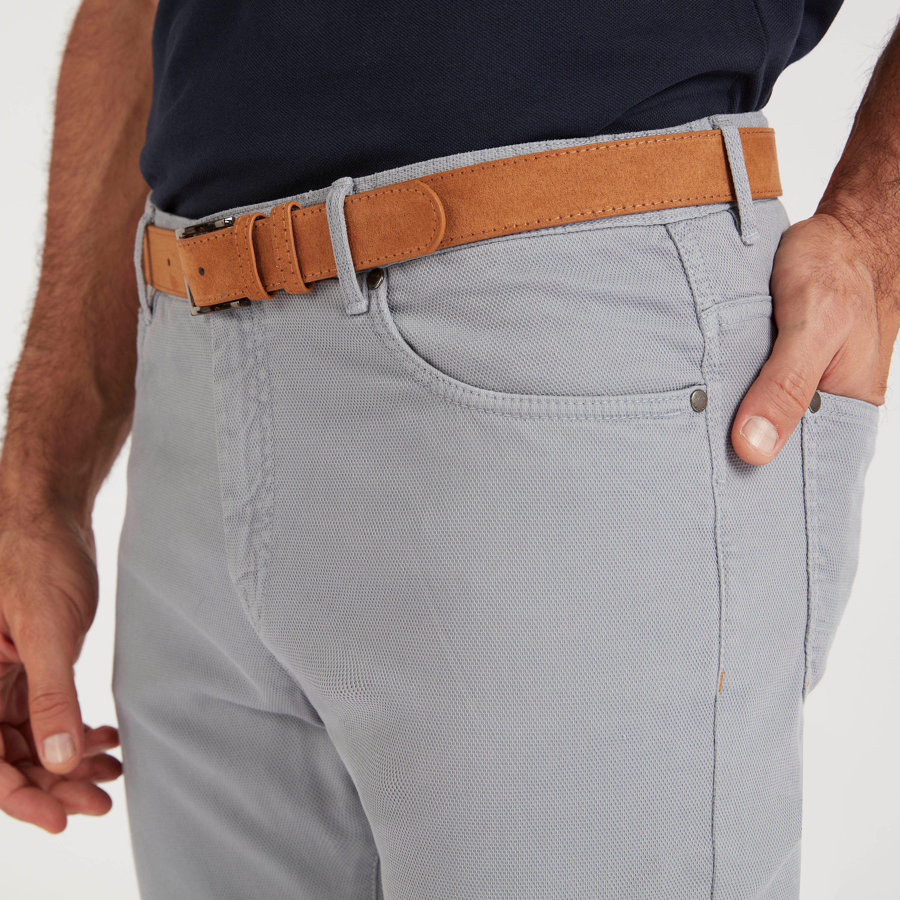 بنطلون شينو بارز الملمس بحزام وجيوب-men-clothing-bottoms-trousersandchinos-trousers-image-2