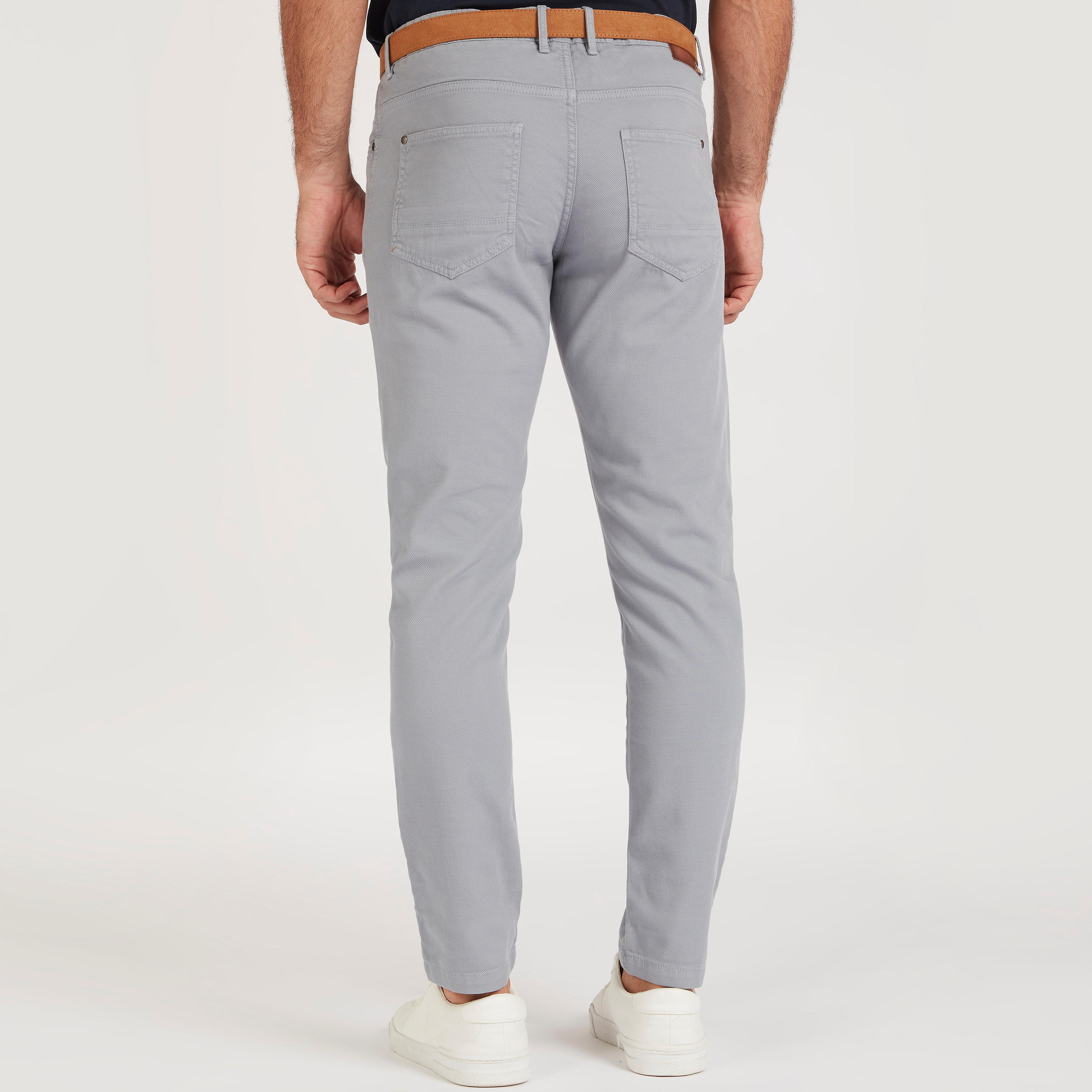 بنطلون شينو بارز الملمس بحزام وجيوب-men-clothing-bottoms-trousersandchinos-trousers-image-1