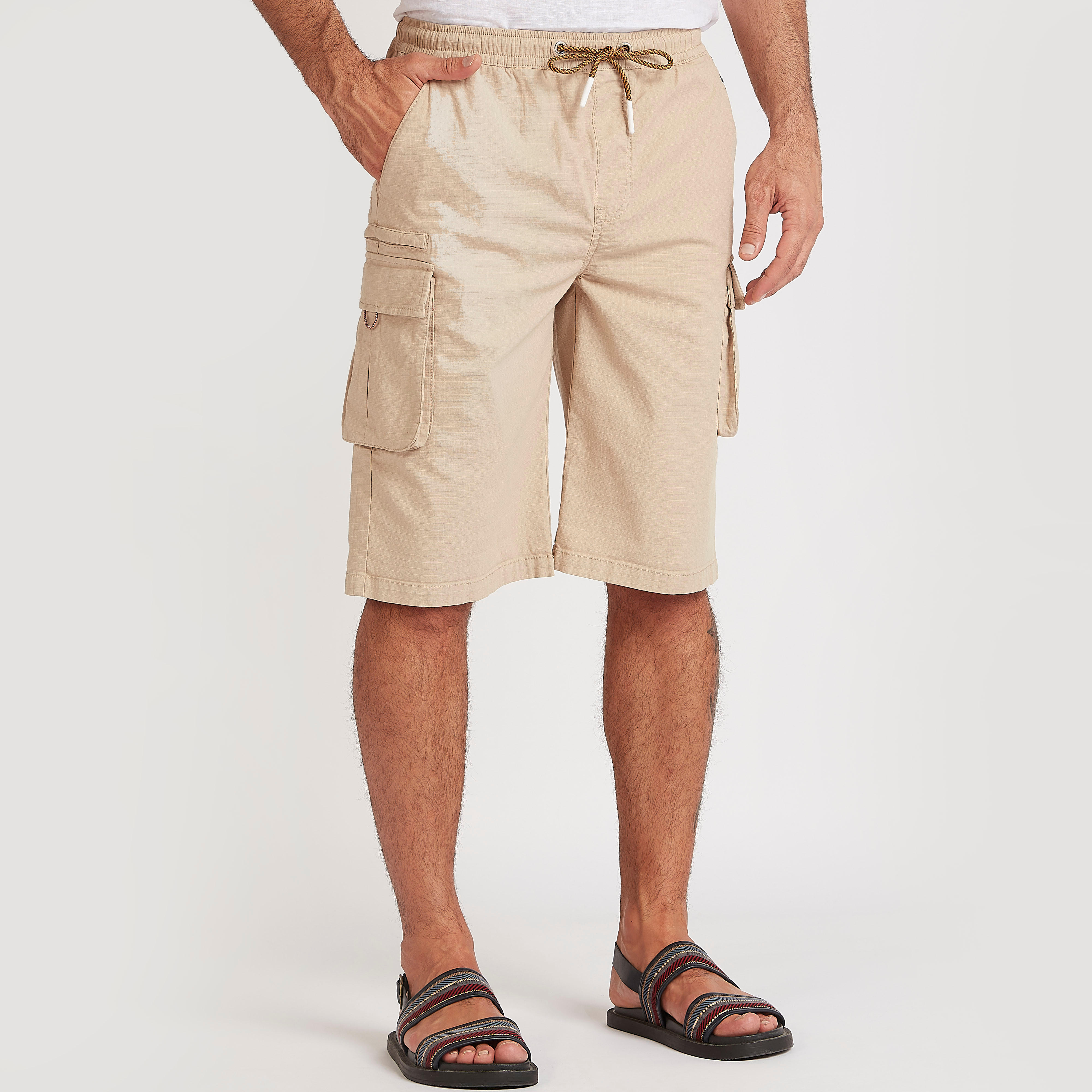 شورت سادة بخصر مطاطي برباط وجيوب-men-clothing-bottoms-shorts-image-4