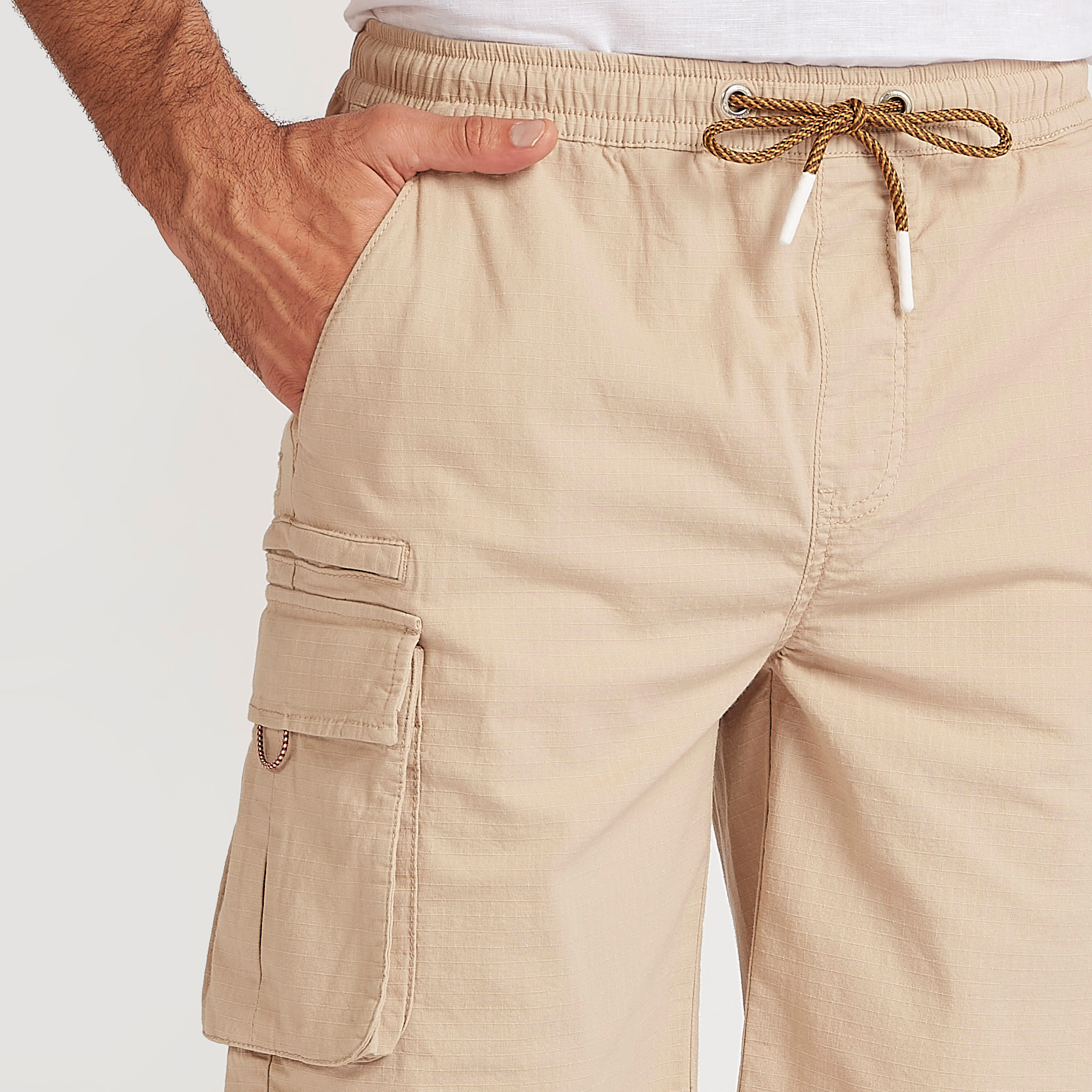 شورت سادة بخصر مطاطي برباط وجيوب-men-clothing-bottoms-shorts-image-2