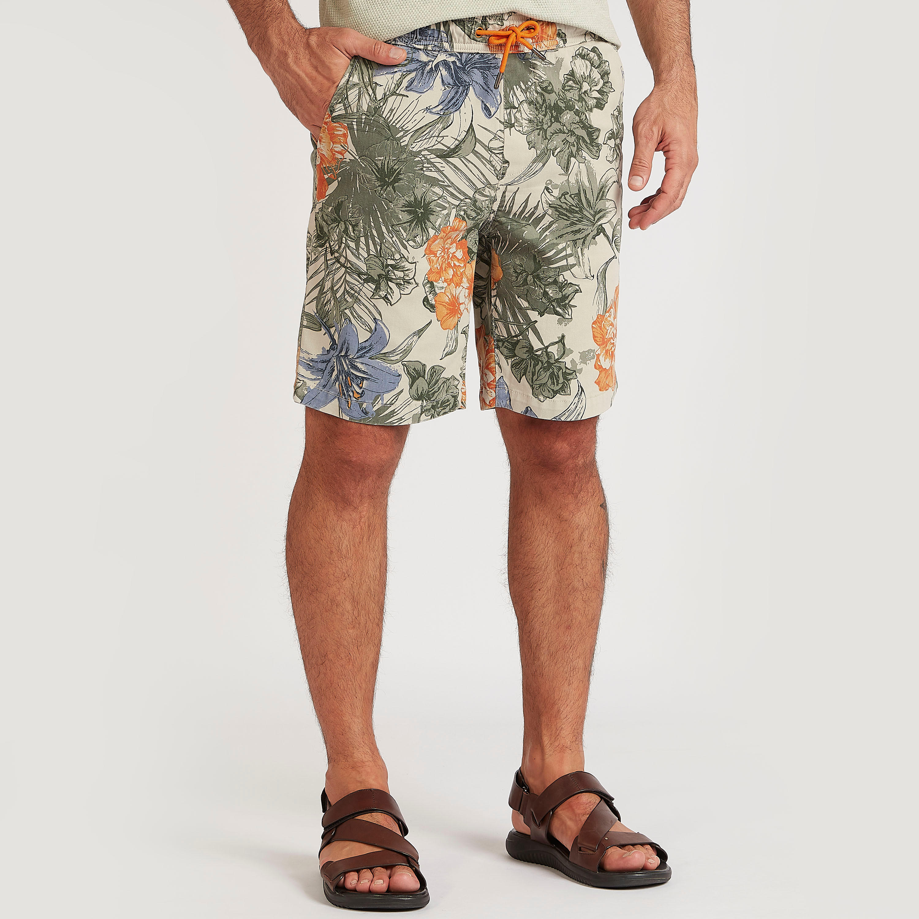 شورت بخصر برباط وجيوب وطبعات بوتانيكال-men-clothing-bottoms-shorts-image-1