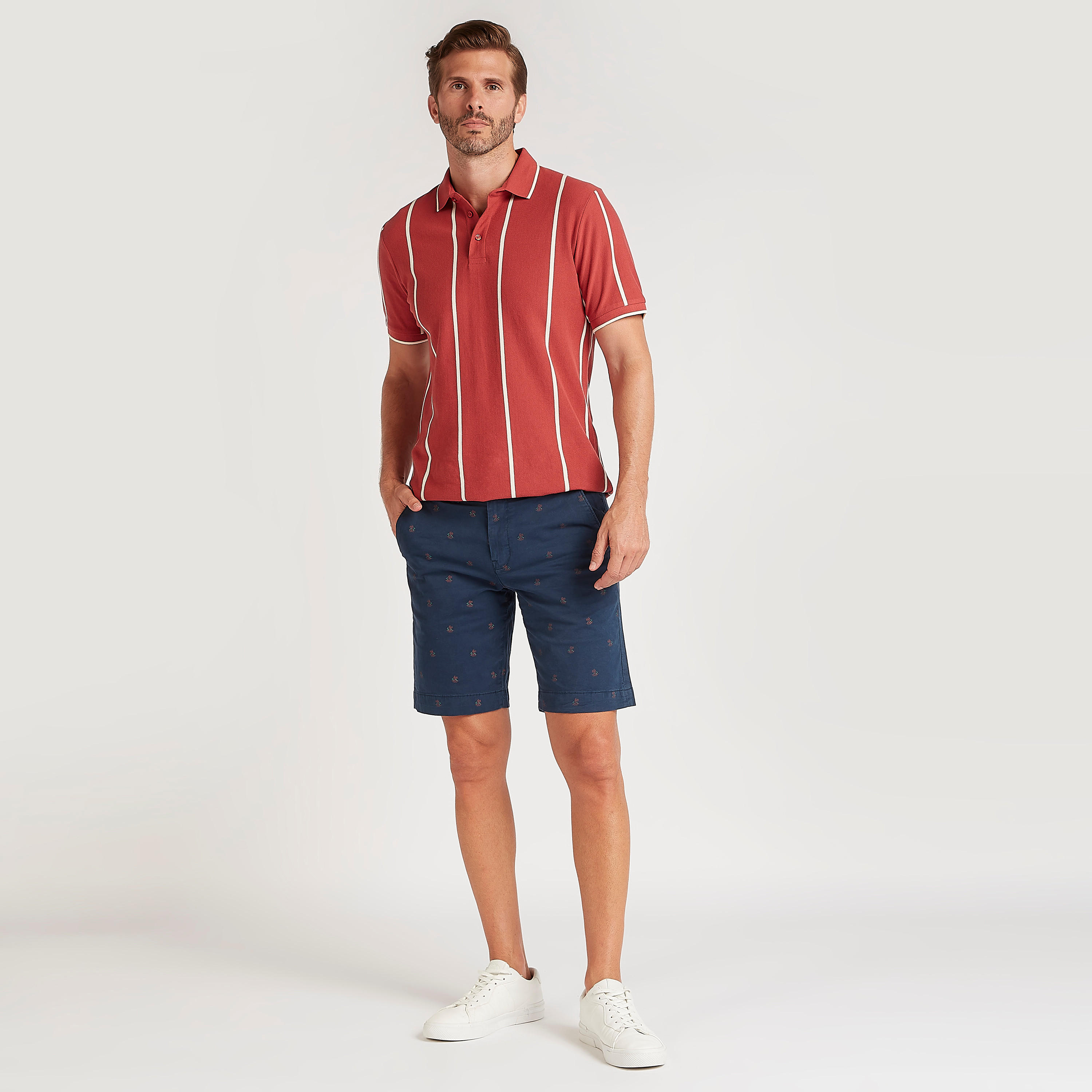 شورت سادة بقصة سليم بخصر متوسّط الارتفاع وزر إغلاق وطبعات-men-clothing-bottoms-shorts-image-2