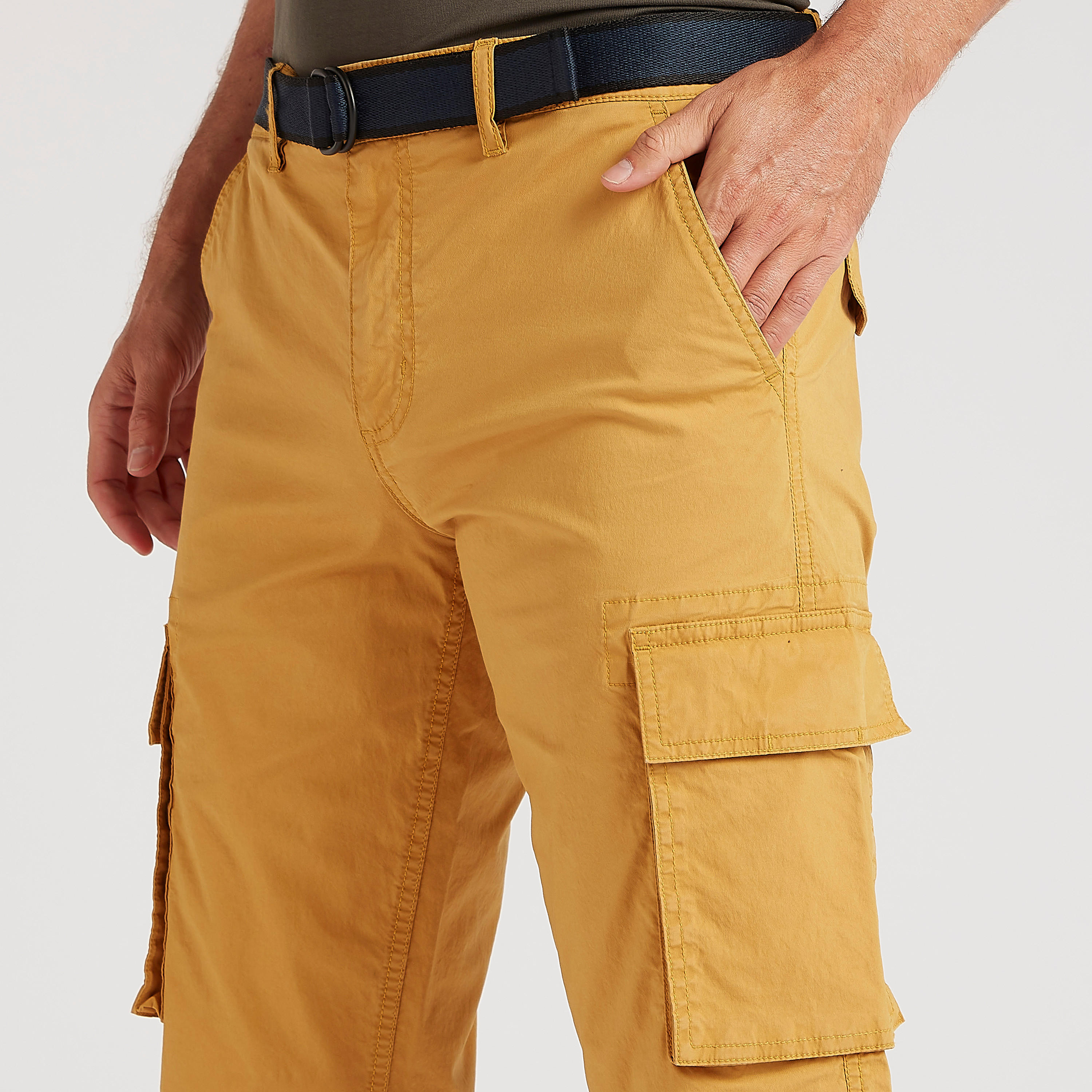 شورت كارجو سادة بزر إغلاق وخصر متوسّط الارتفاع-men-clothing-bottoms-shorts-image-2