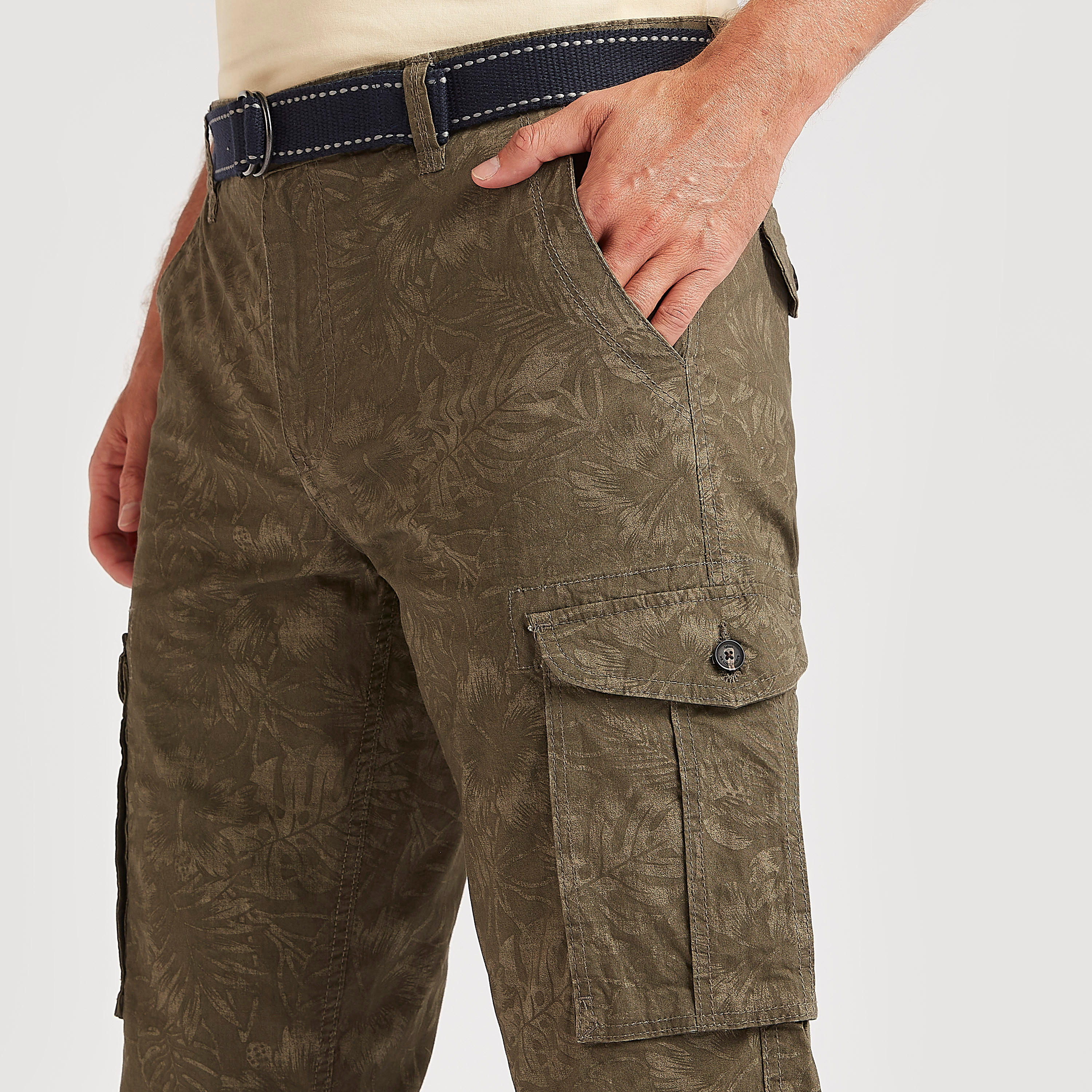 شورت بقصة سليم وخصر متوسّط الارتفاع وجيوب وطبعات-men-clothing-bottoms-shorts-image-2