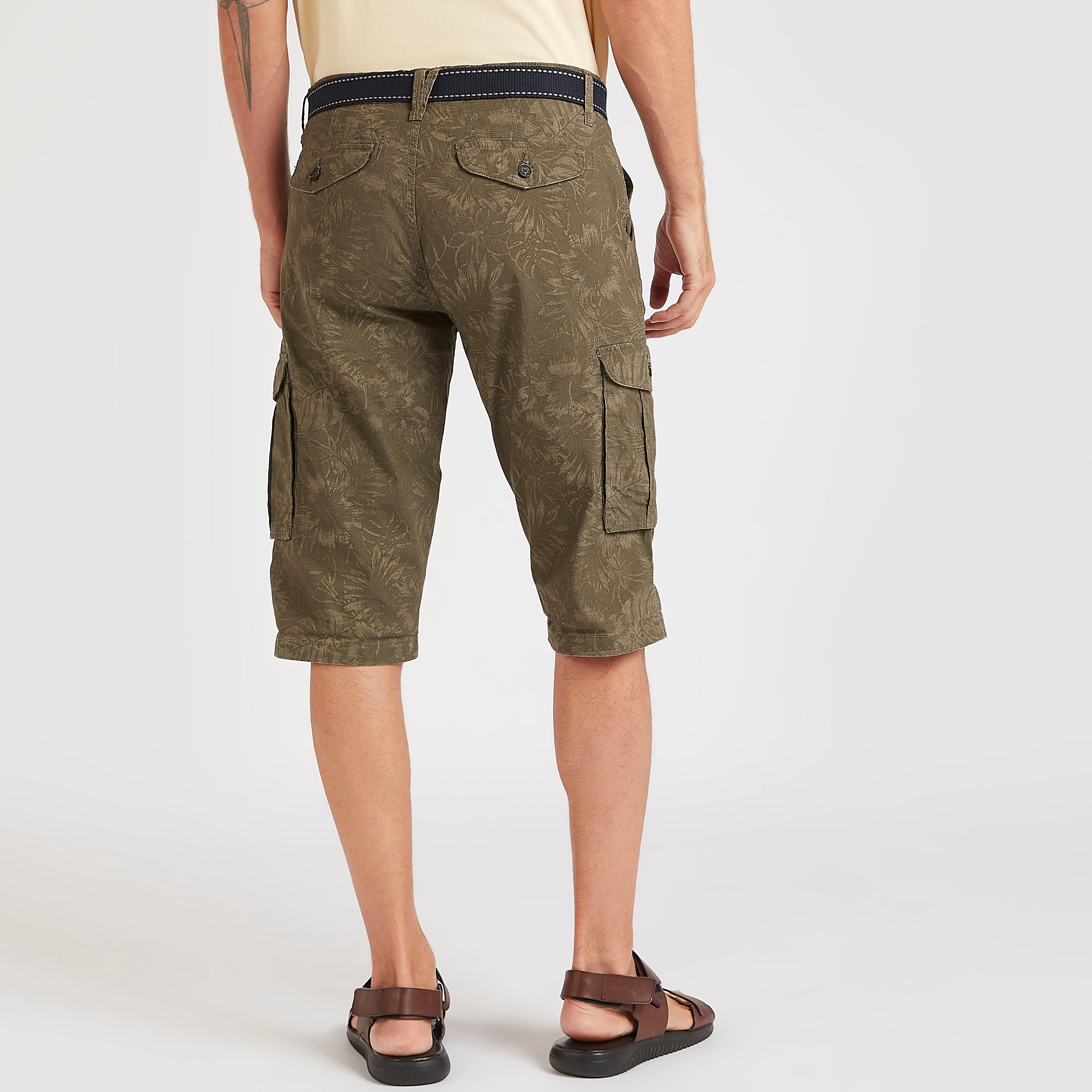شورت بقصة سليم وخصر متوسّط الارتفاع وجيوب وطبعات-men-clothing-bottoms-shorts-image-1