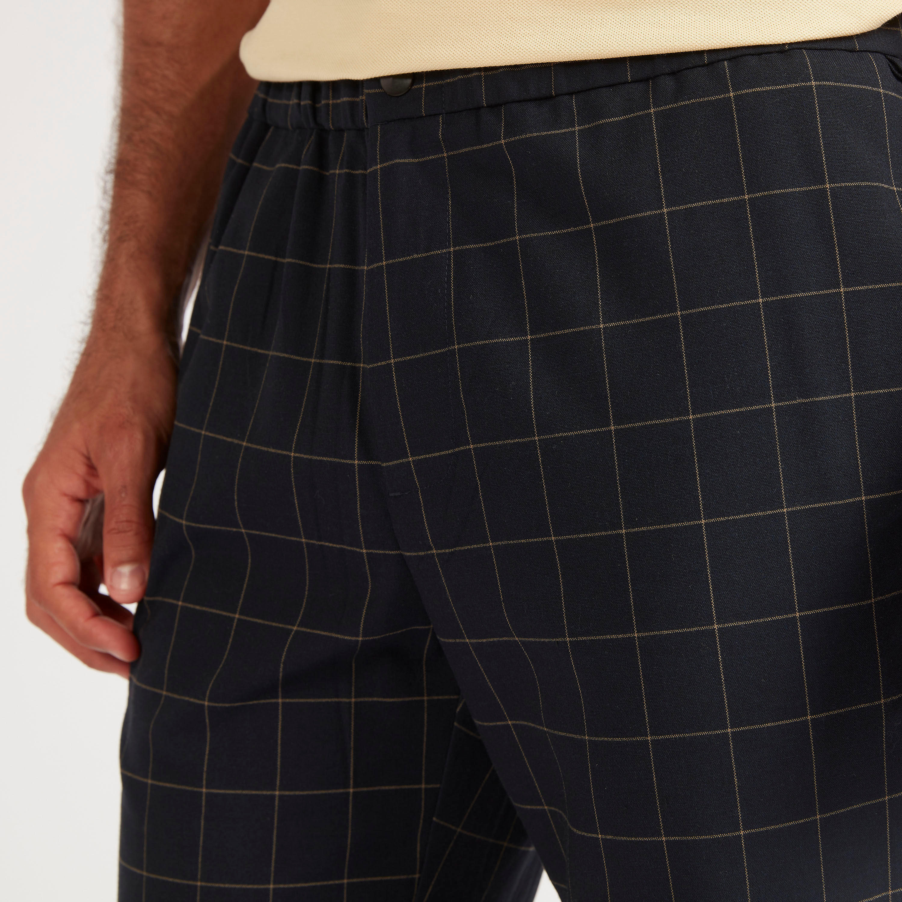 بنطلون شينو كاروهات بقصّة سليم وجيوب وخصر متوسّط الارتفاع-men-clothing-bottoms-trousersandchinos-trousers-image-3