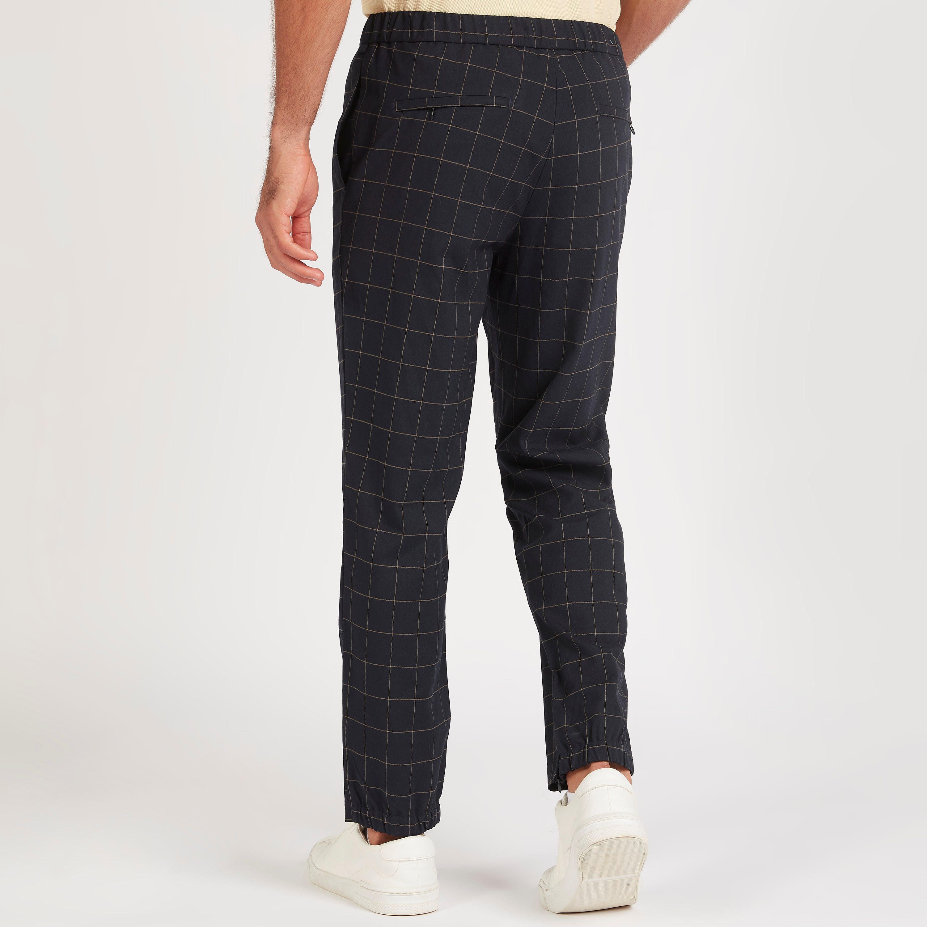 بنطلون شينو كاروهات بقصّة سليم وجيوب وخصر متوسّط الارتفاع-men-clothing-bottoms-trousersandchinos-trousers-image-4