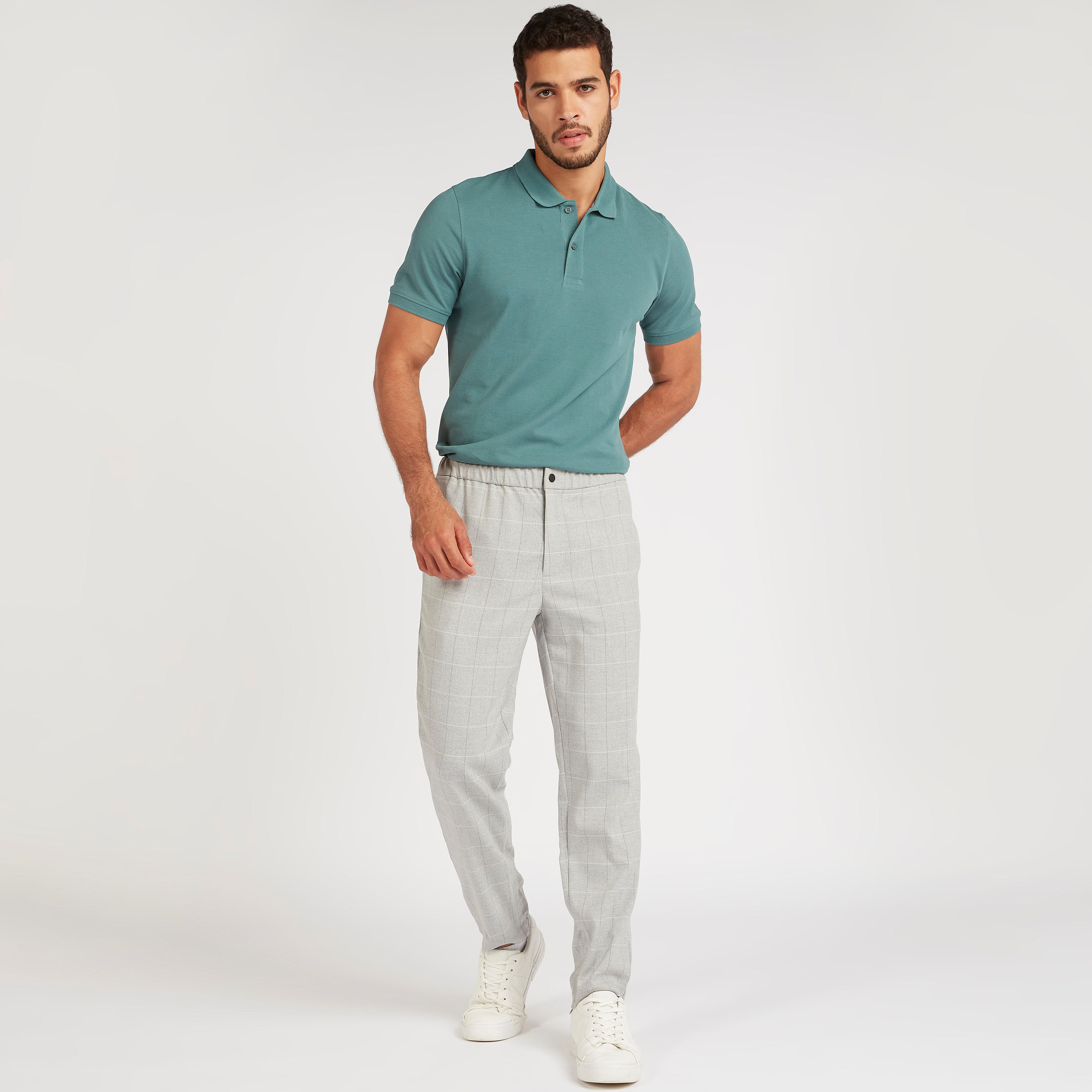 بنطلون شينو كاروهات بقصة سليم وخصر مطّاطي متوسّط الارتفاع وجيوب-men-clothing-bottoms-trousersandchinos-trousers-image-2
