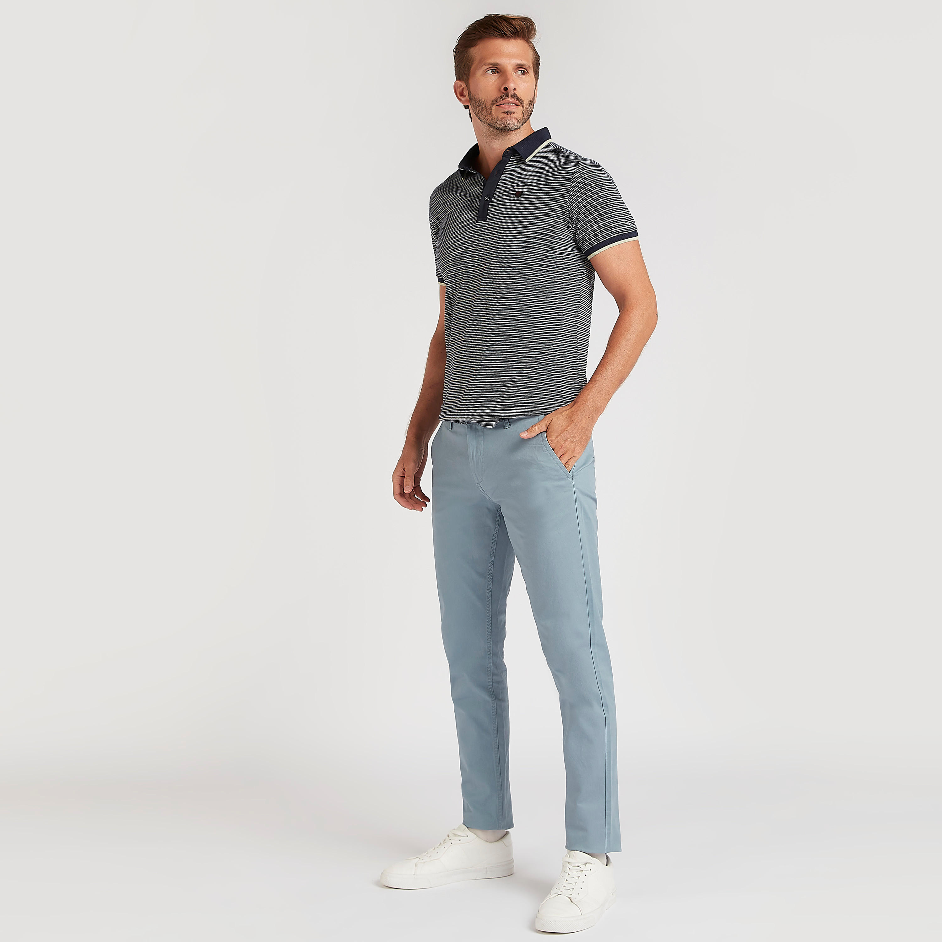 بنطلون شينو سادة بقصّة سليم وخصر متوسّط الارتفاع وجيوب-men-clothing-bottoms-trousersandchinos-trousers-image-4
