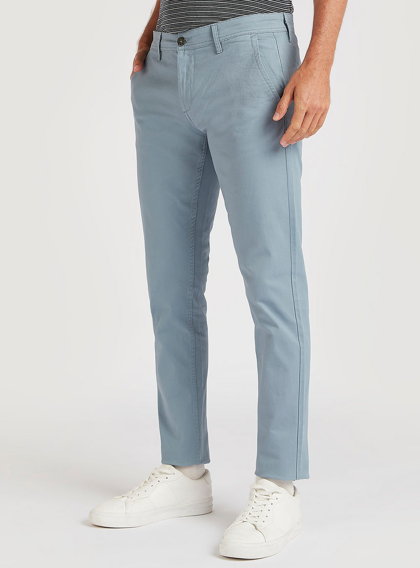 بنطلون شينو سادة بقصّة سليم وخصر متوسّط الارتفاع وجيوب-men-clothing-bottoms-trousersandchinos-trousers-image-3
