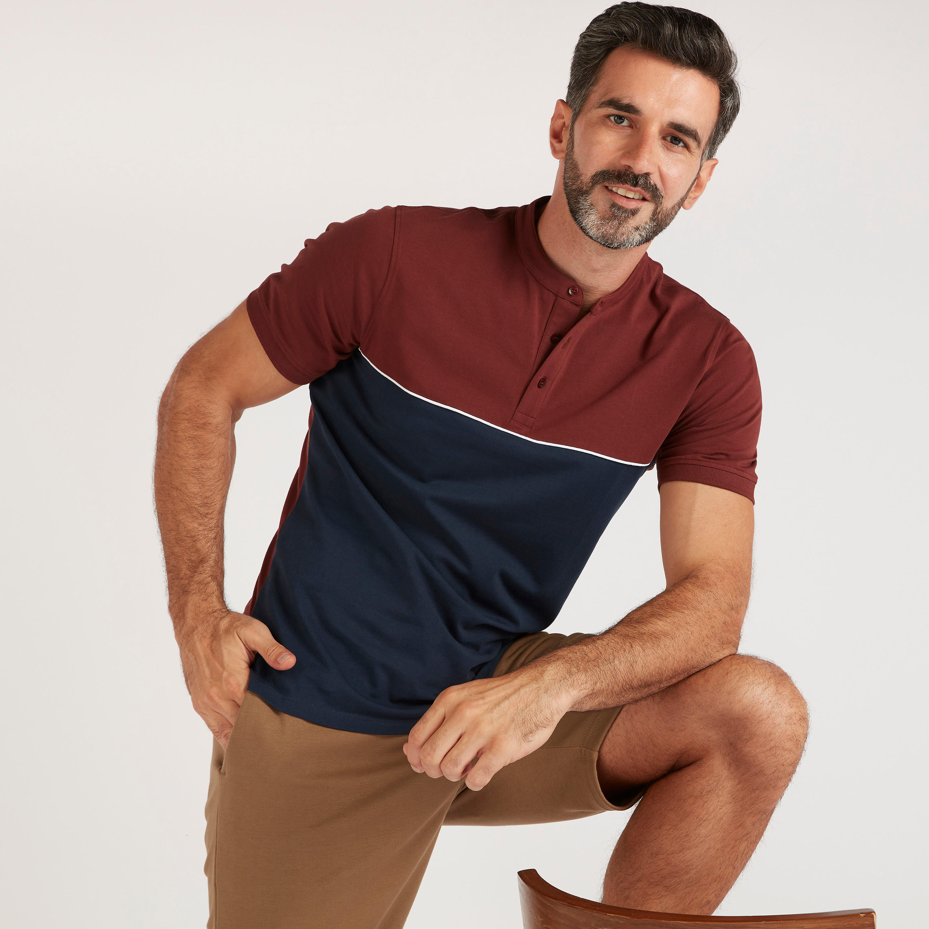 تيشيرت بتصاميم مغايرة وياقة ماندارين وأكمام قصيرة-men-clothing-tshirtsandpolos-tshirts-image-1