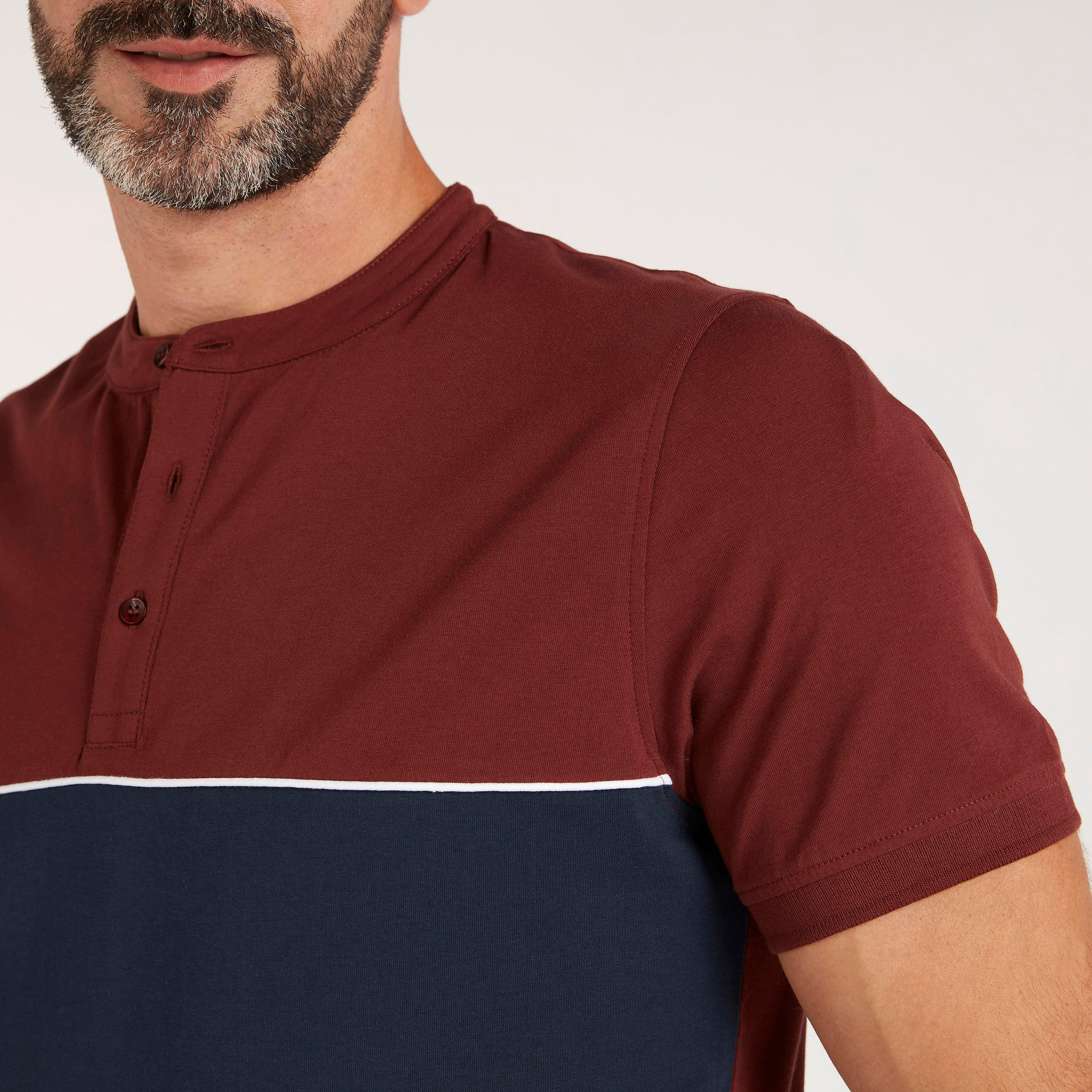 تيشيرت بتصاميم مغايرة وياقة ماندارين وأكمام قصيرة-men-clothing-tshirtsandpolos-tshirts-image-3