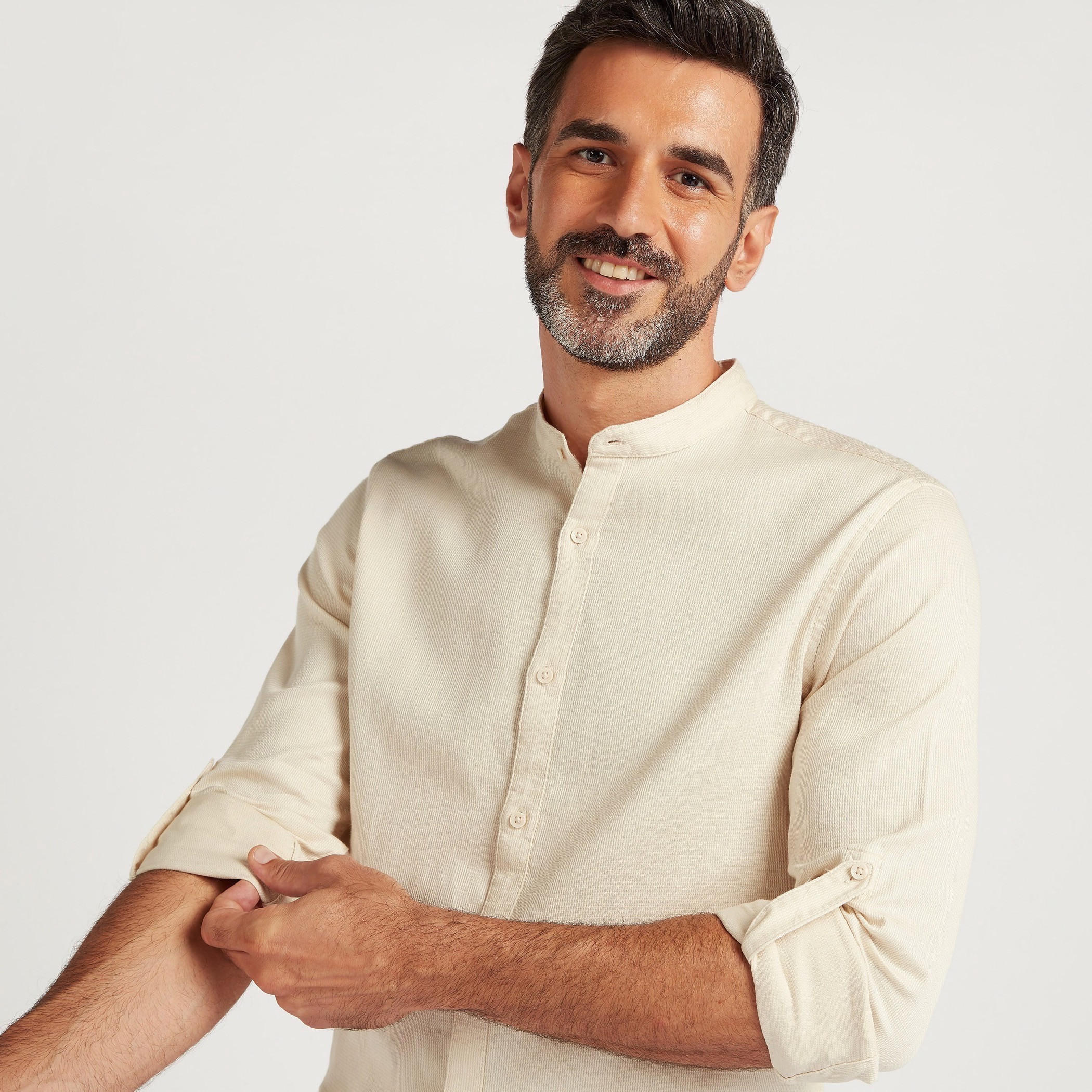 قميص بارز الملمس بياقة ماندارين وأكمام طويلة-men-clothing-shirts-image-1