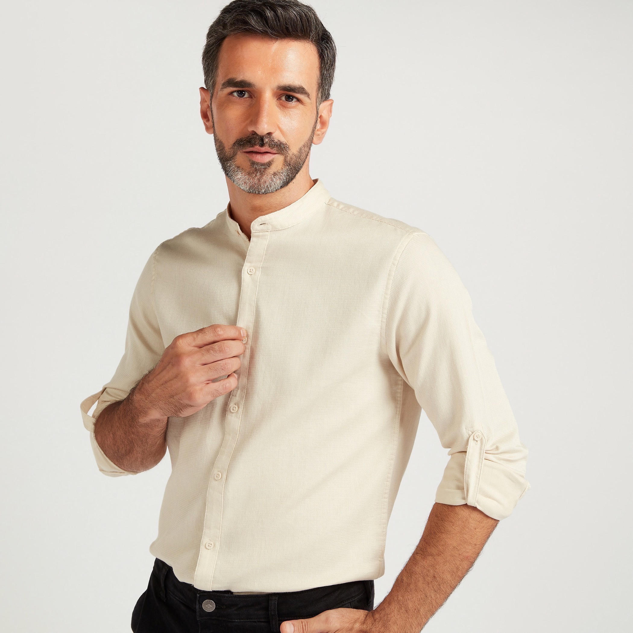 قميص بارز الملمس بياقة ماندارين وأكمام طويلة-men-clothing-shirts-image-5