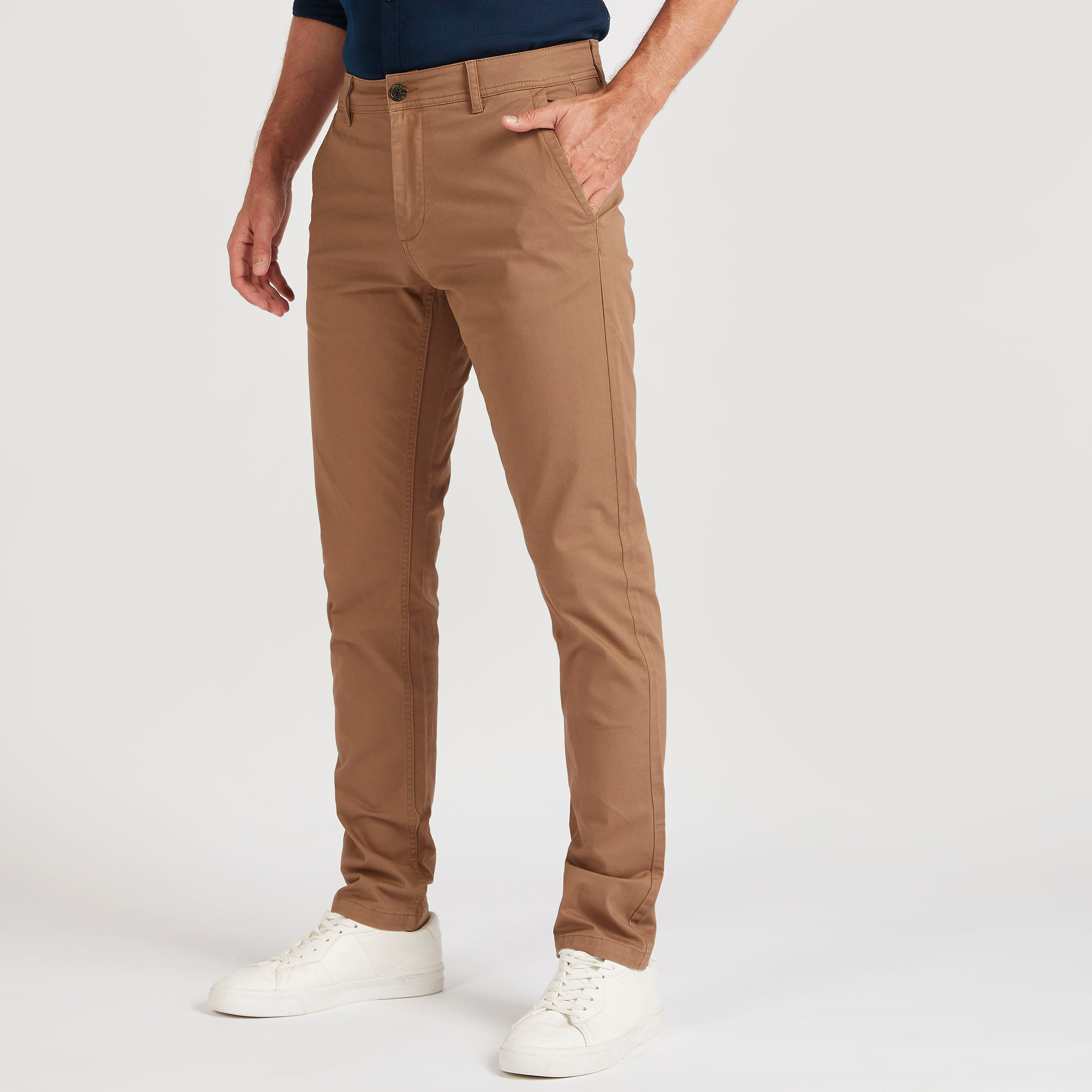بنطلون شينو سادة بقصّة سليم وخصر متوسّط الارتفاع وزر إغلاق-men-clothing-bottoms-trousersandchinos-trousers-image-4