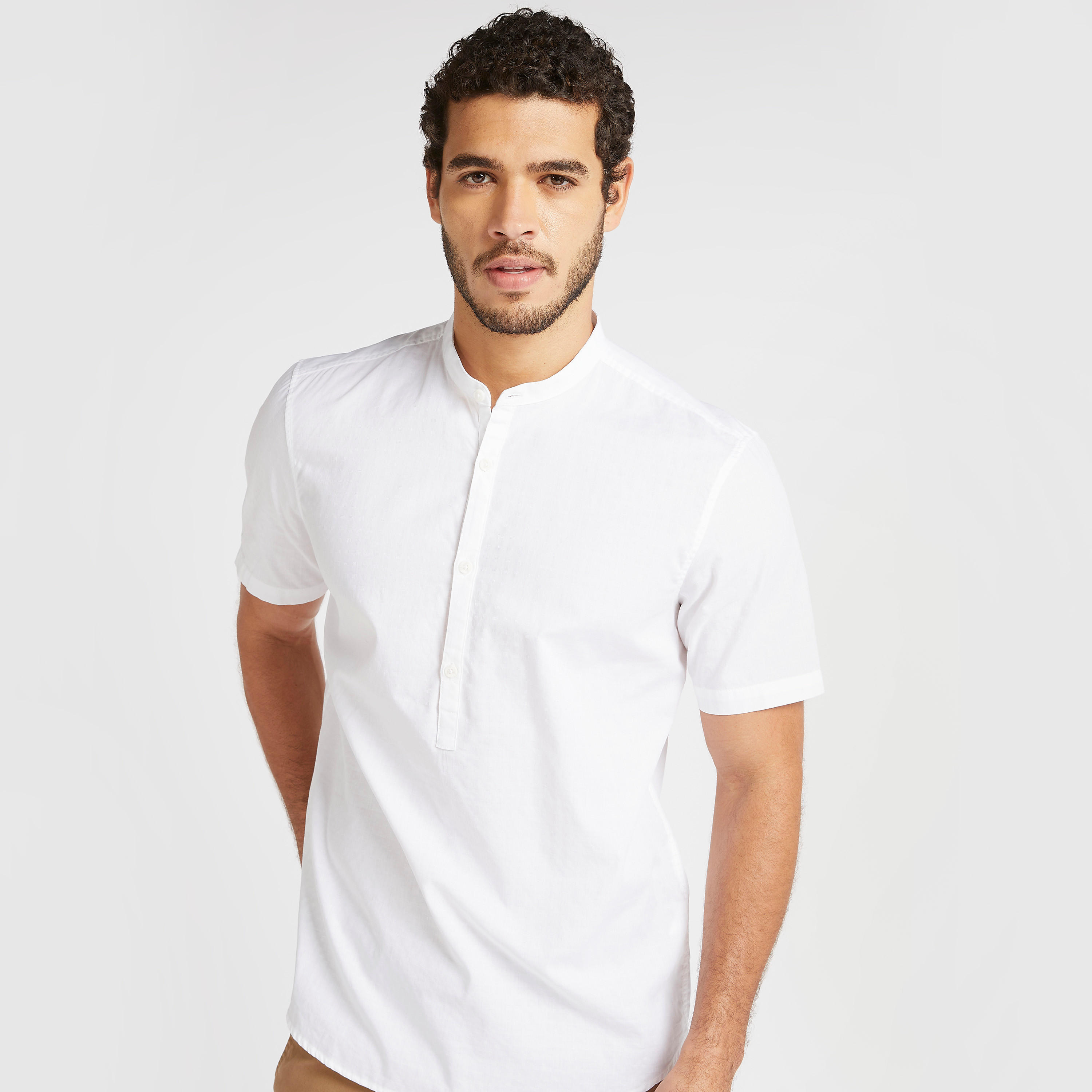 قميص بارز الملمس بياقة ماندارين وأكمام قصيرة-men-clothing-shirts-image-1