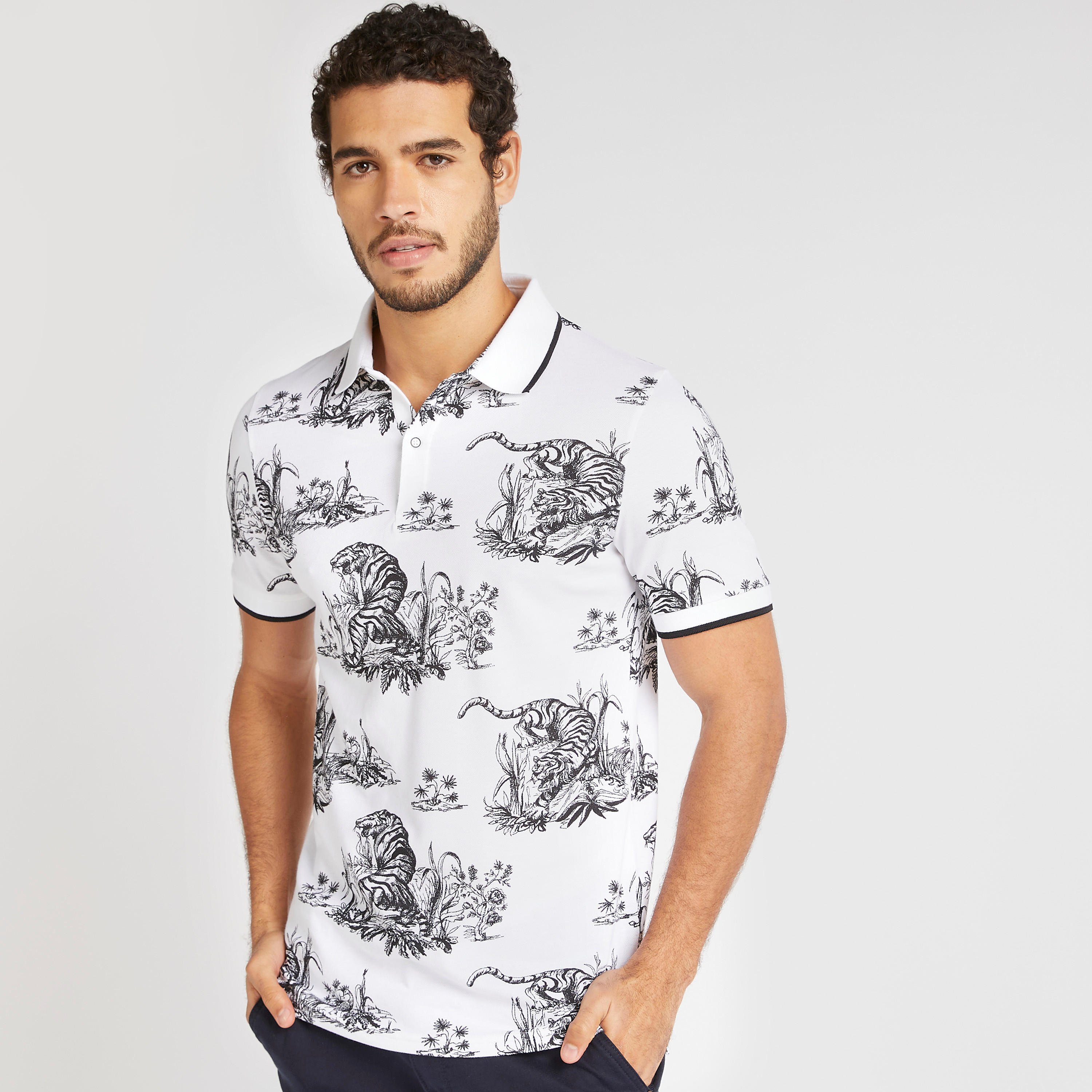 تيشيرت بولو بأكمام قصيرة وطبعات-men-clothing-tshirtsandpolos-polos-image-5