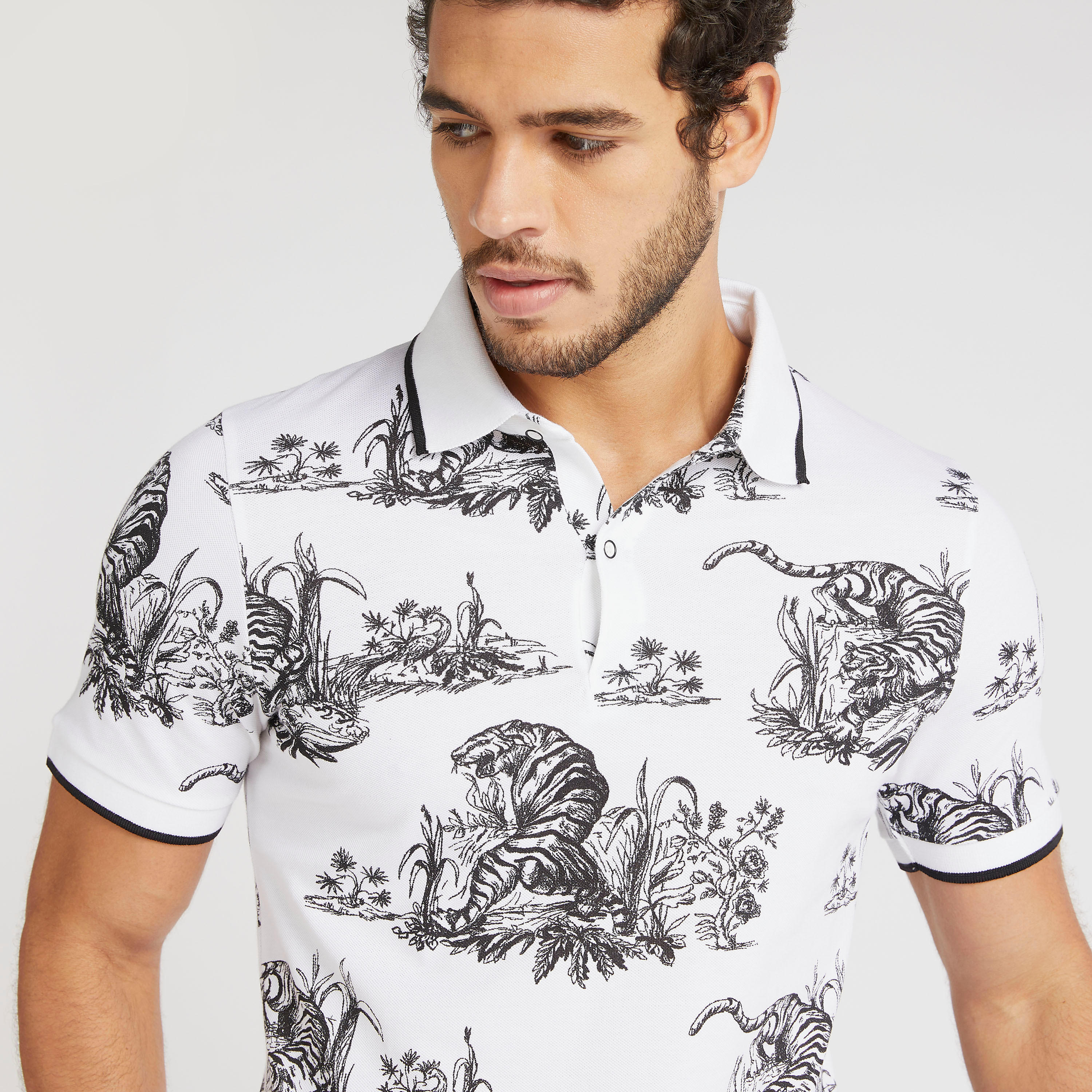تيشيرت بولو بأكمام قصيرة وطبعات-men-clothing-tshirtsandpolos-polos-image-1