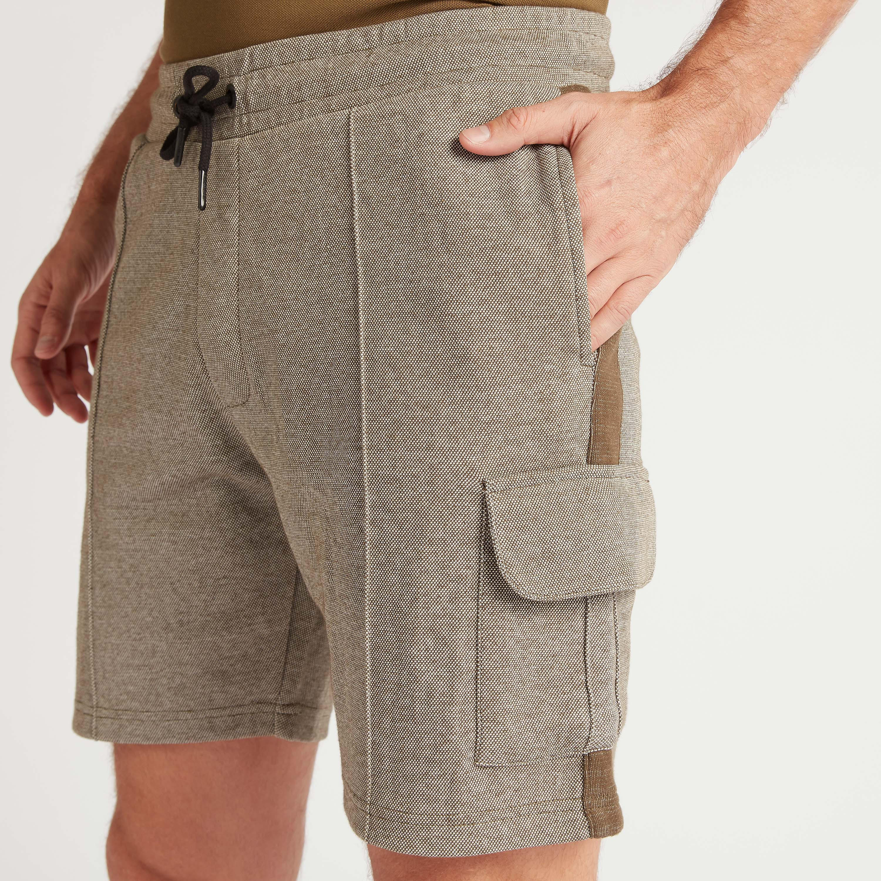 شورت بارز الملمس بخصر متوسّط الارتفاع وجيوب بطيّة-men-clothing-bottoms-shorts-image-5