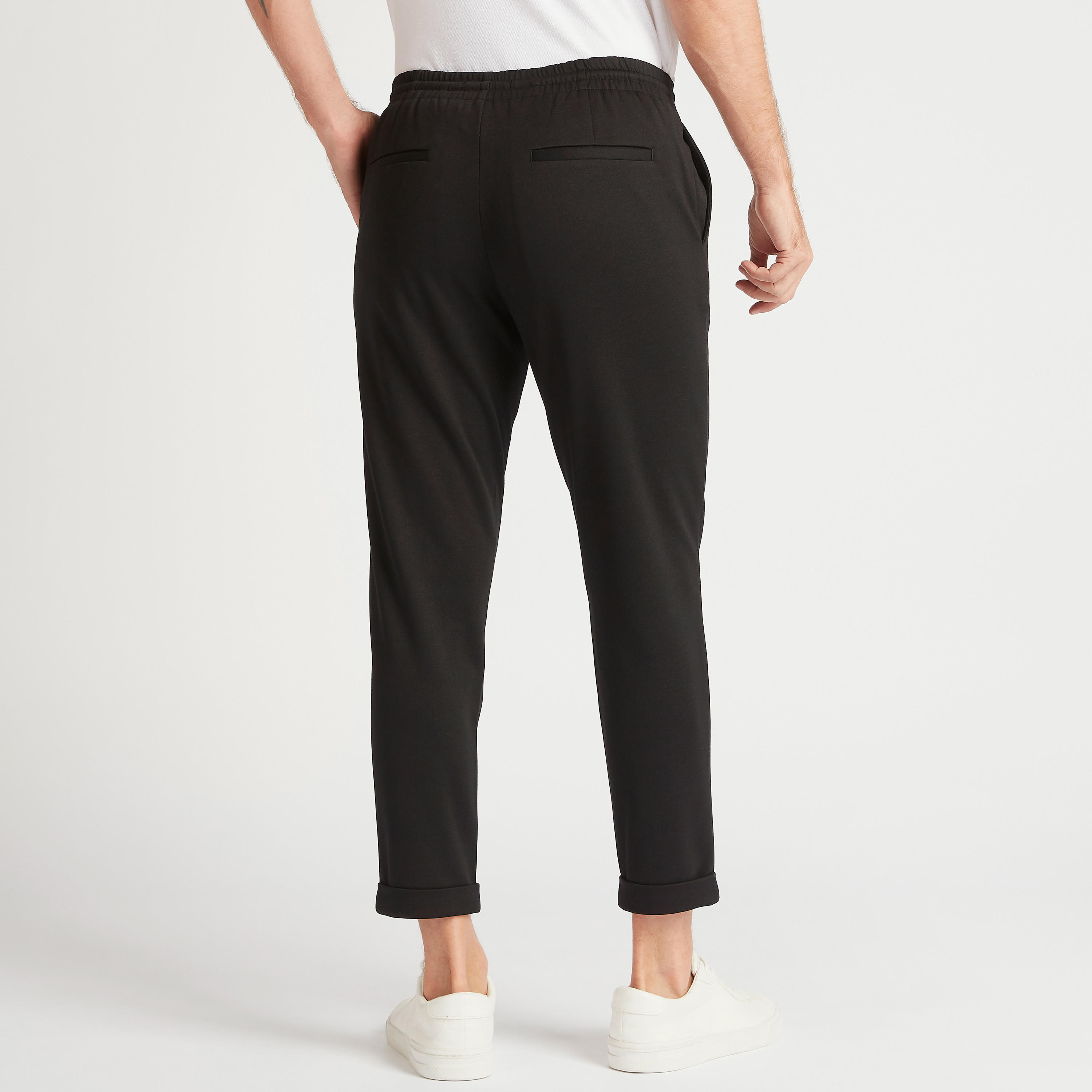 بنطلون شينو سادة بخصر مطّاطي وجيوب-men-clothing-bottoms-trousersandchinos-chinos-image-1