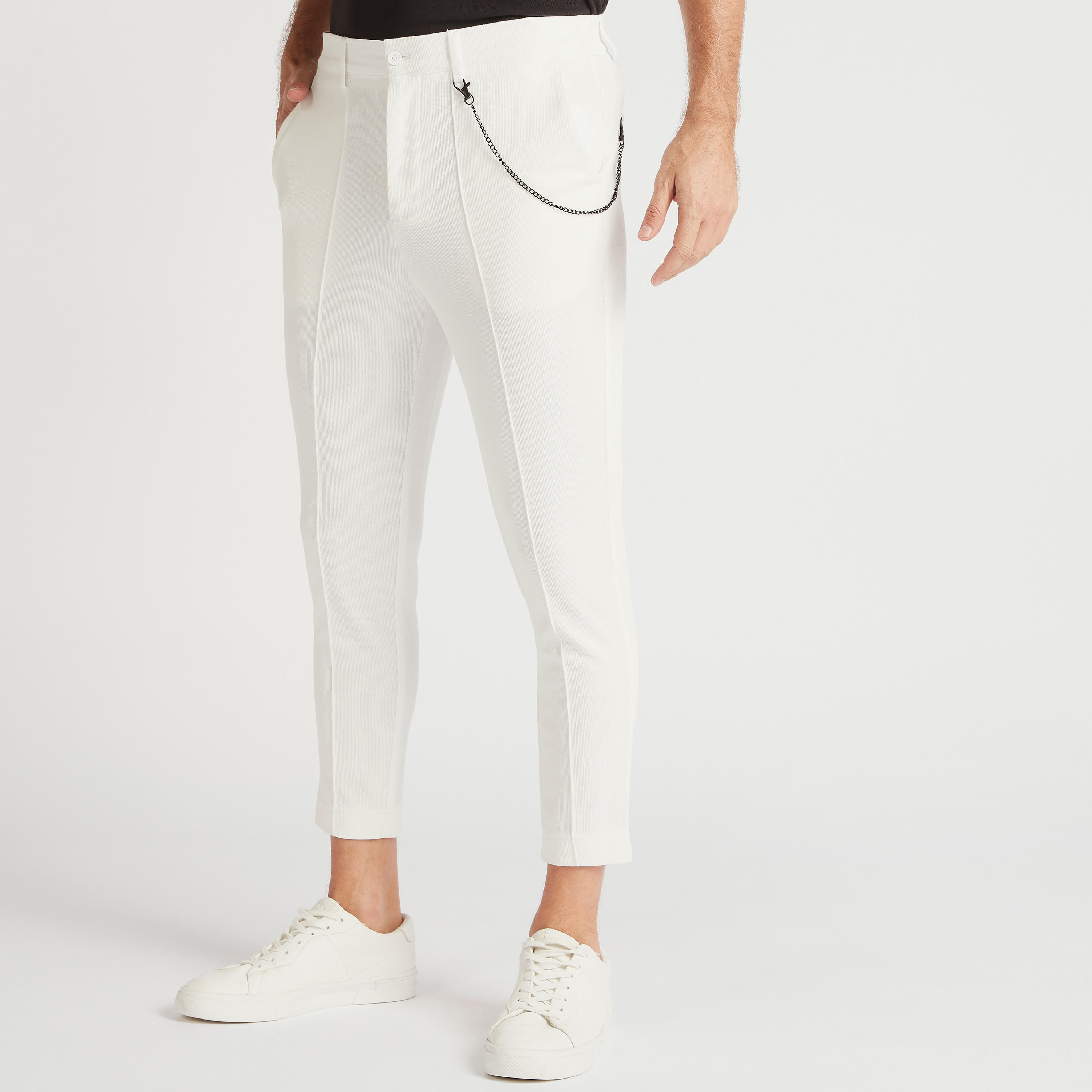 بنطلون شينو بارز الملمس بخصر مطاطي وزّينة سلسلة-men-clothing-bottoms-trousersandchinos-chinos-image-4