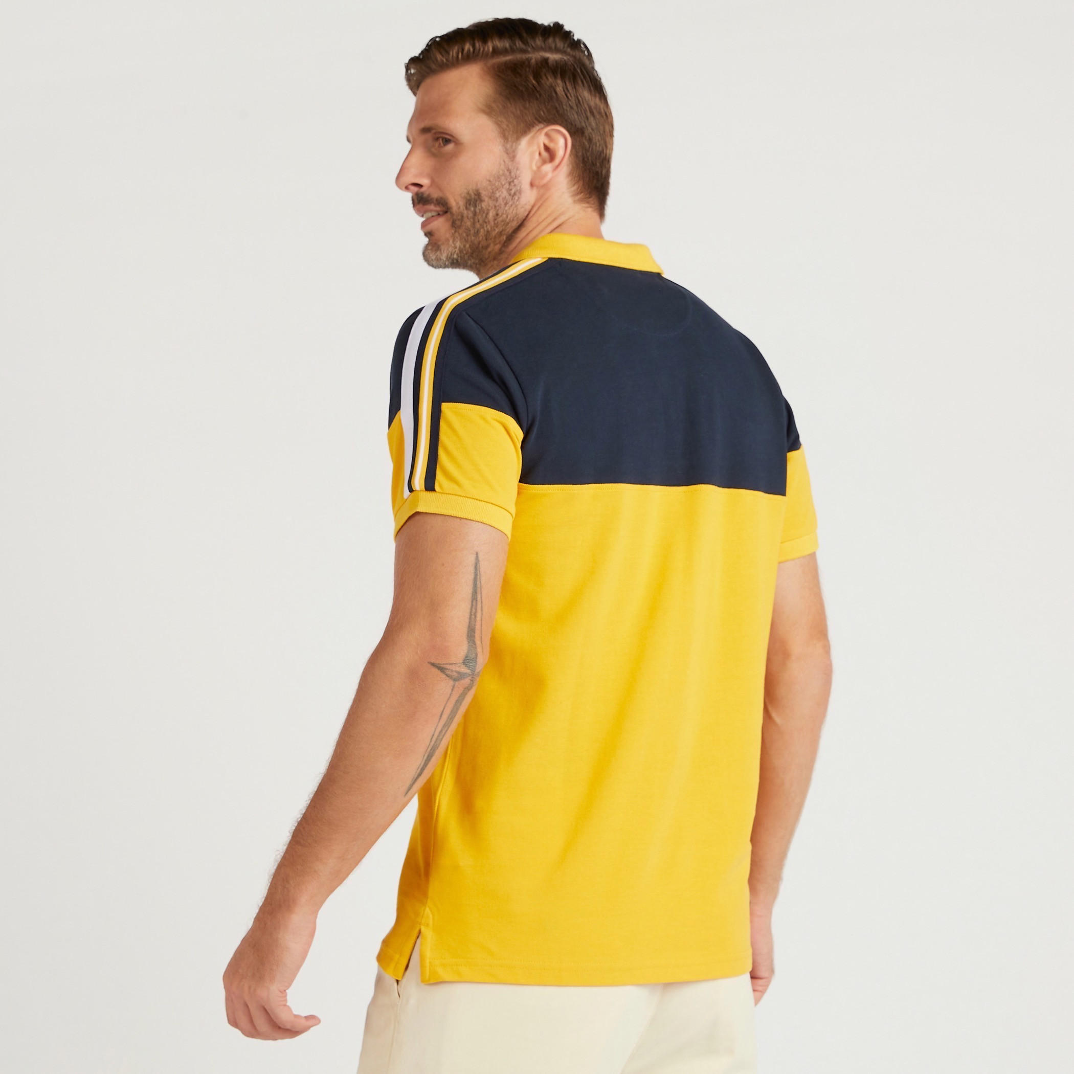 تيشيرت بولو بتصاميم مغايرة مع تفاصيل شريط على الكتف-men-clothing-tshirtsandpolos-polos-image-4